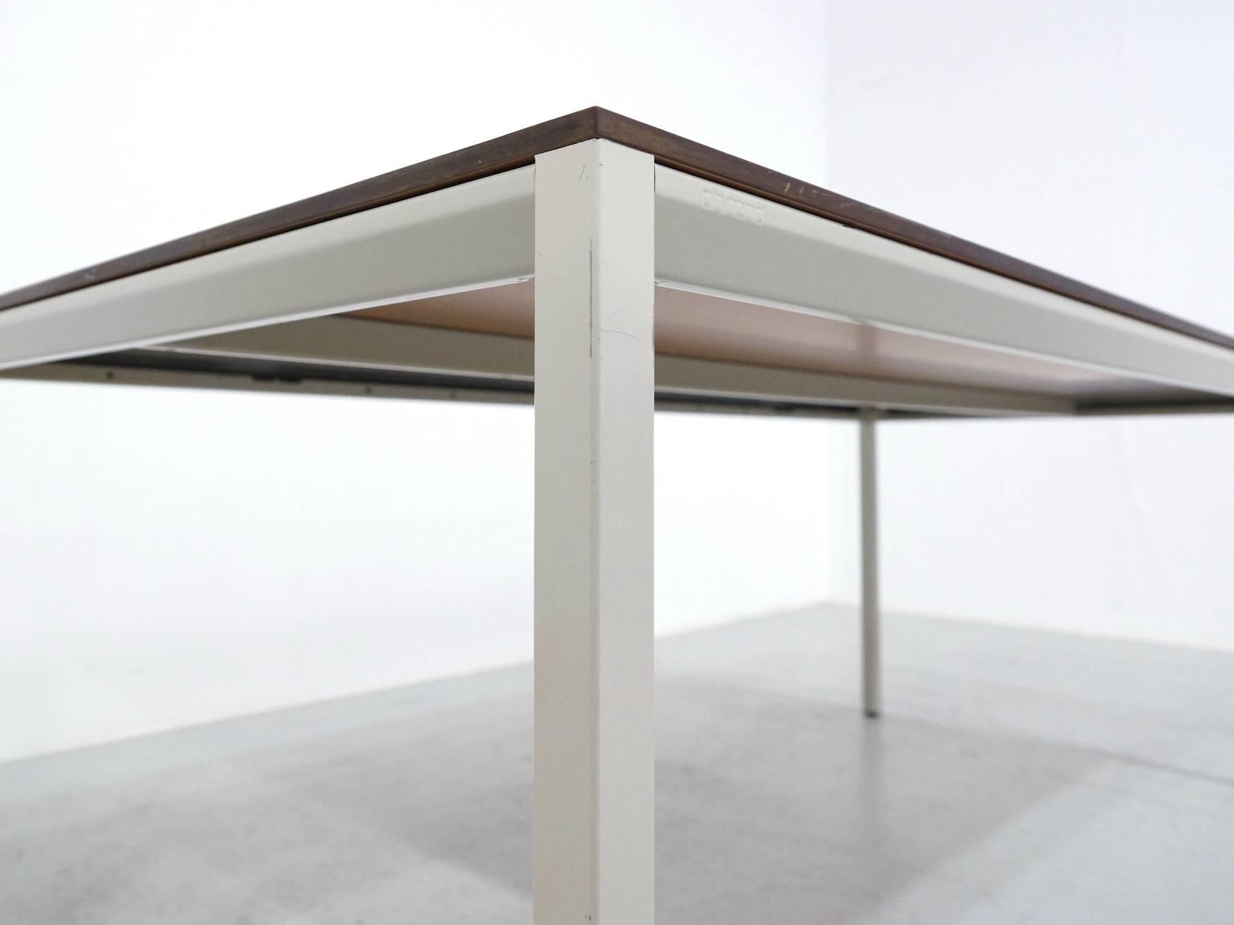 Large Dining Table Designed by Friso Kramer, Model Facet In Good Condition For Sale In 's Heer Arendskerke, NL