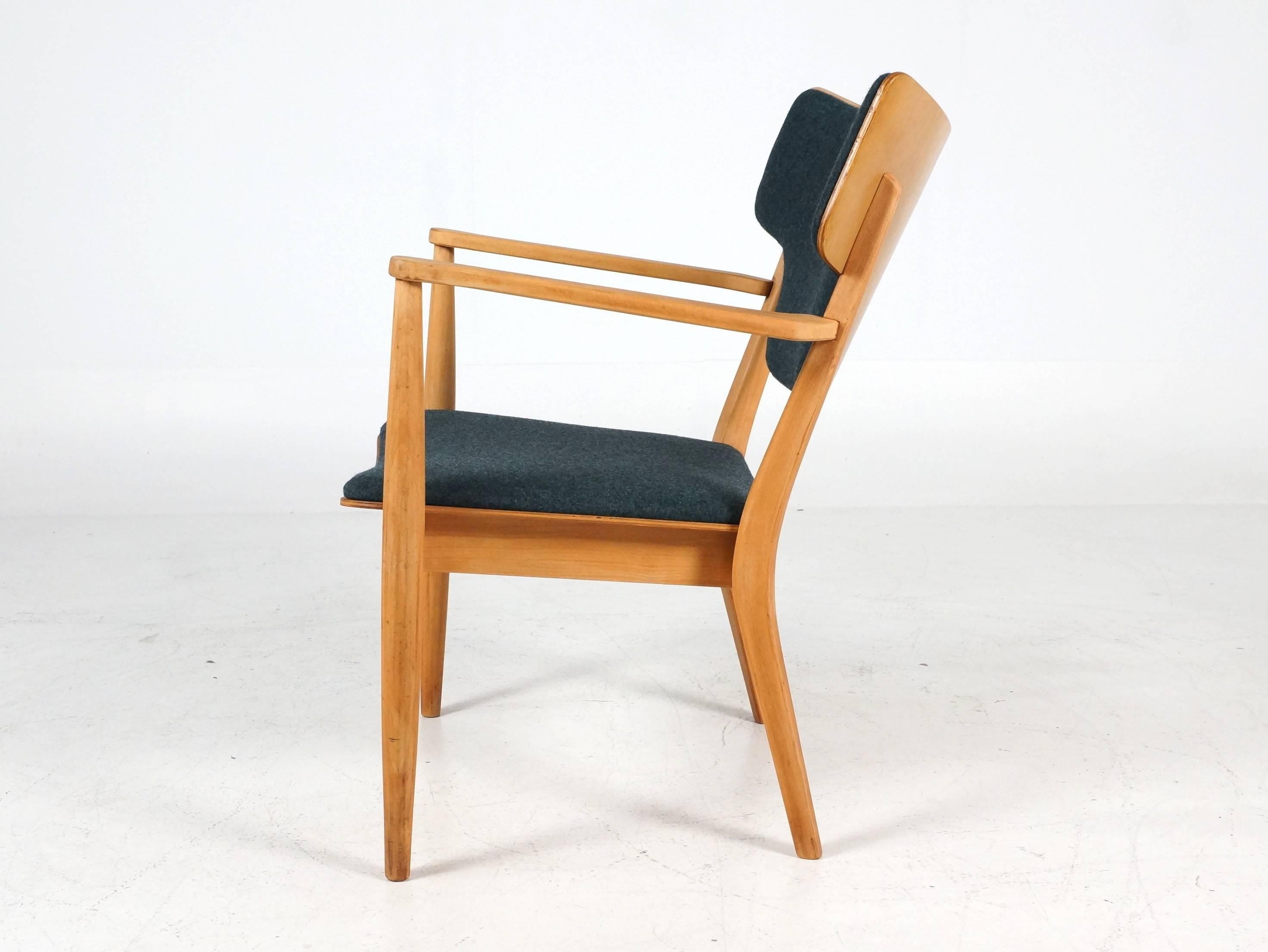 Portex armchair Peter Hvidt & Orla Mølgaard Nielsen, this stackable armchair was designed in 1940 and made between 1940 and 1949 solid beech frame with upholstered plywood back and seat. Chair is new upholstered with Davina Melange from Kvadrat and