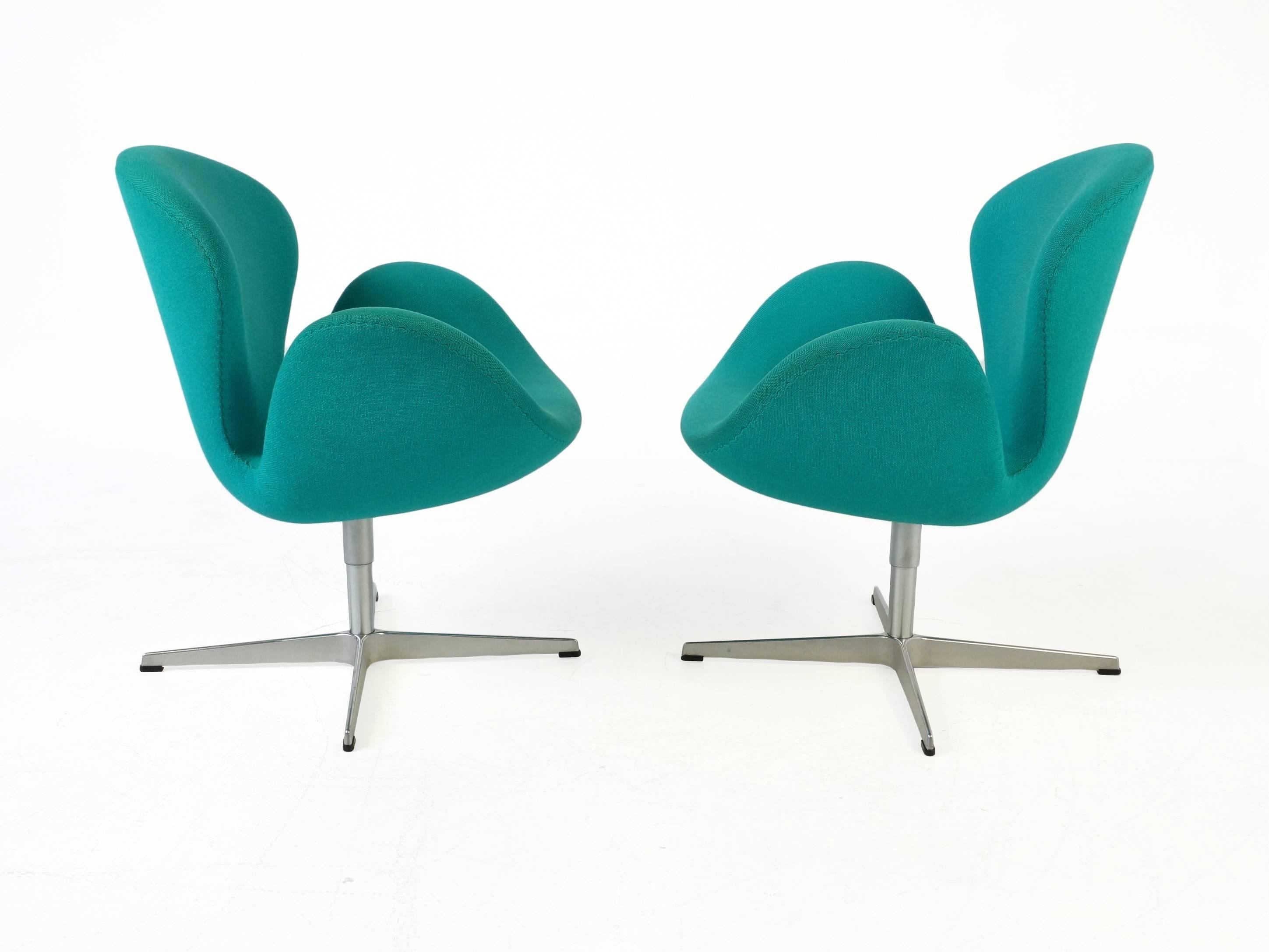 Mid-Century Modern Set of Two Turquoise Swan Chairs by Arne Jacobsen