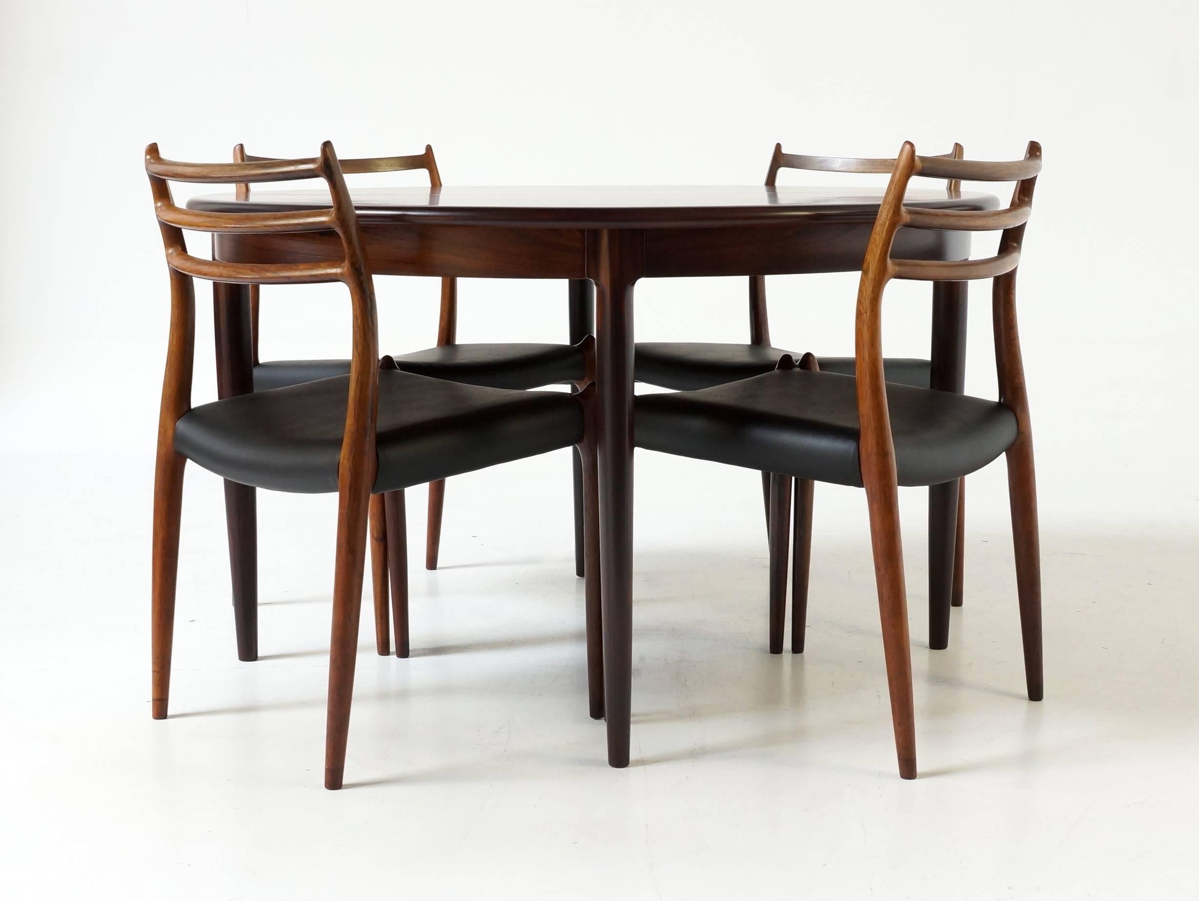 Round Extendable Danish Dining Table in Rosewood by Niels Otto Møller For Sale 2
