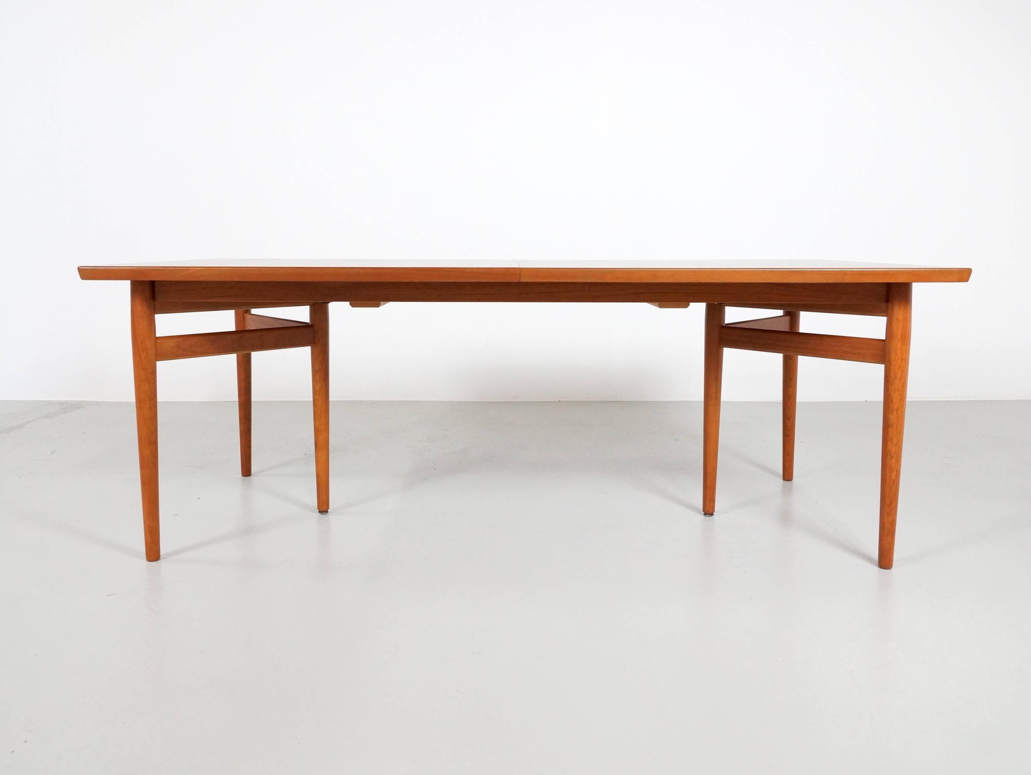 Six Legged Extendable Dining Table by Arne Vodder for Sibast, 1960s In Excellent Condition In 's Heer Arendskerke, NL