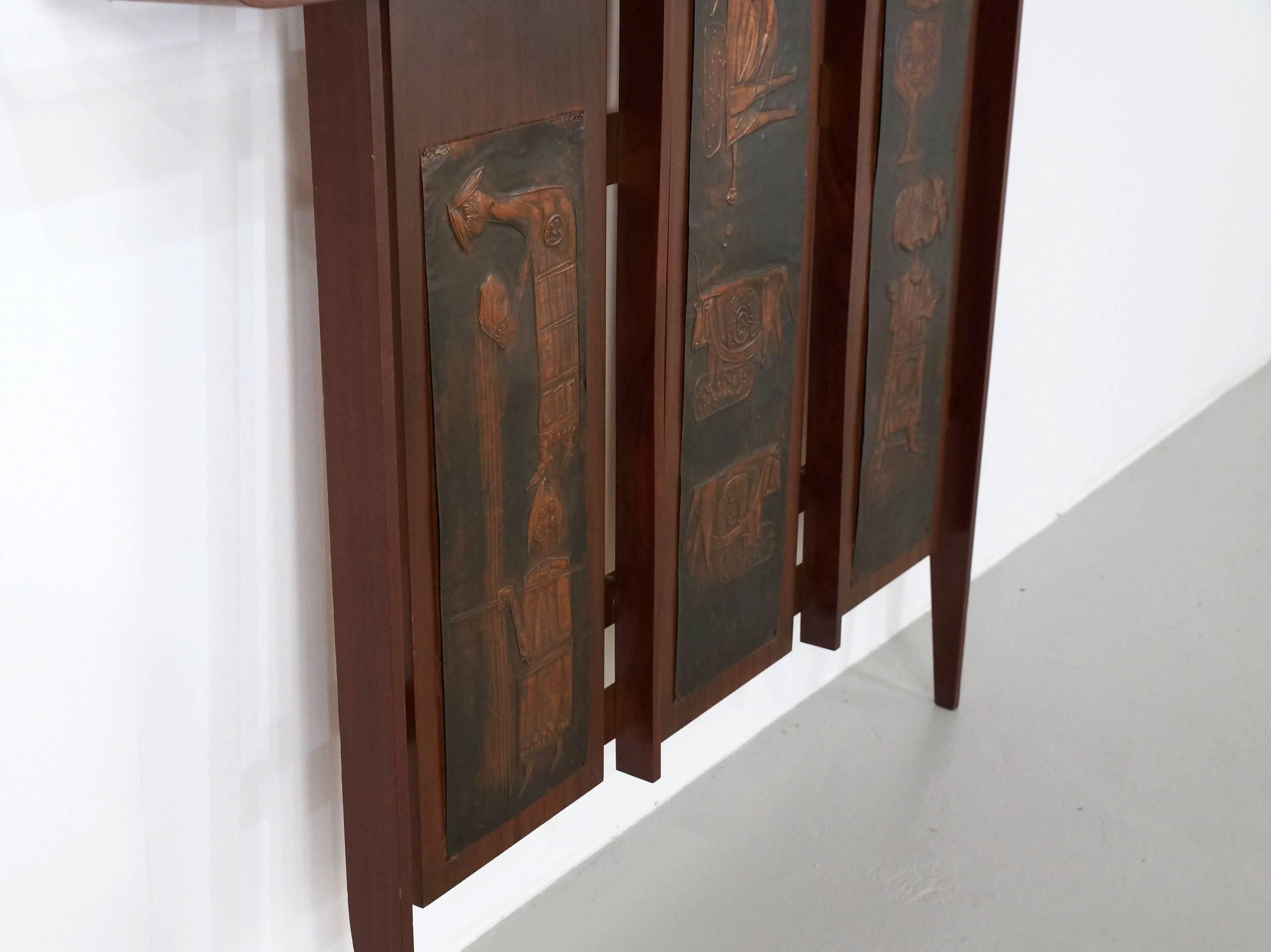 Large Italian Wall Coat Rack with in Brass Impressed Art Figures For Sale 2