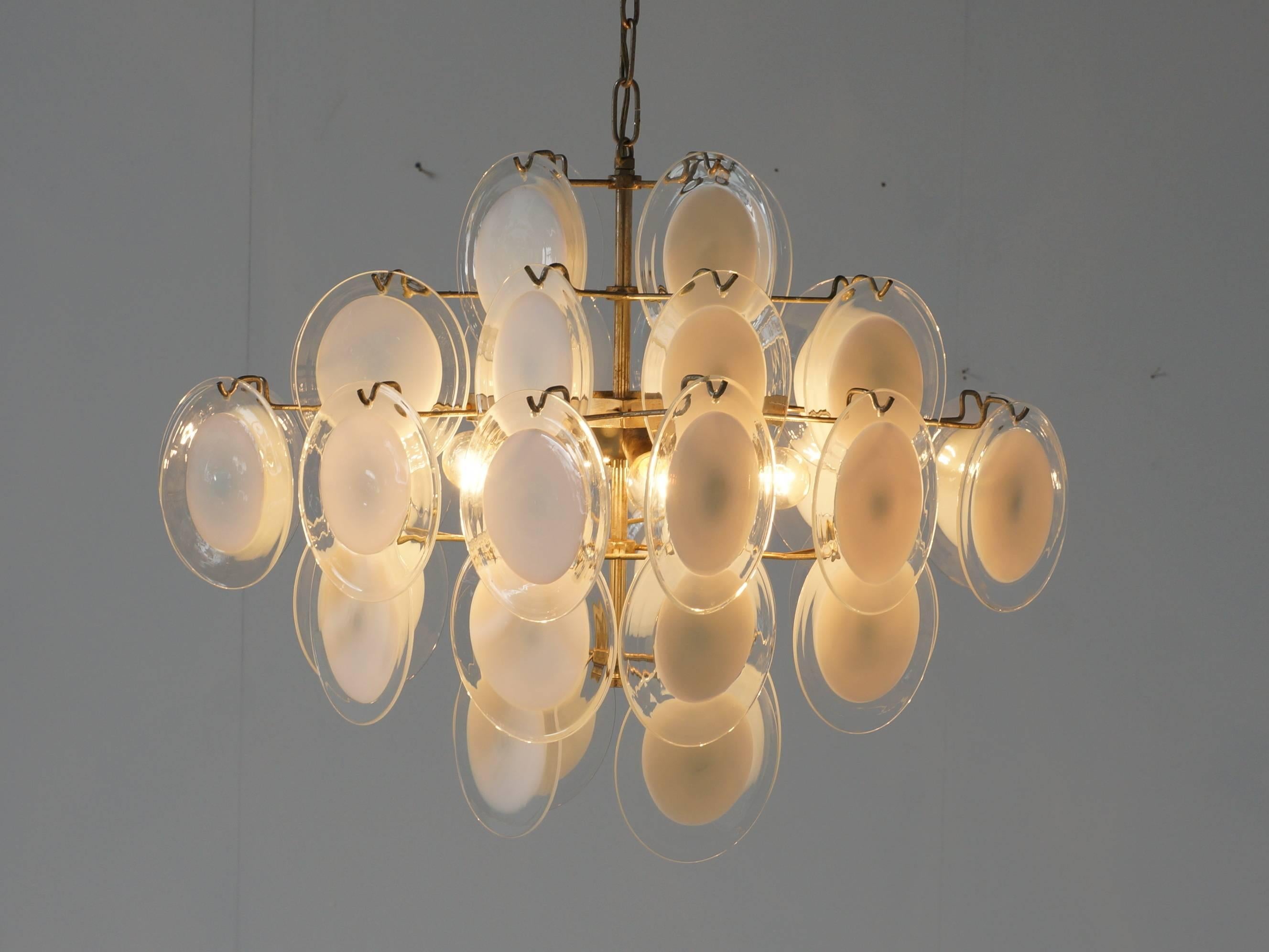 Italian Vistosi Murano Chandelier in White and Clear Glass For Sale