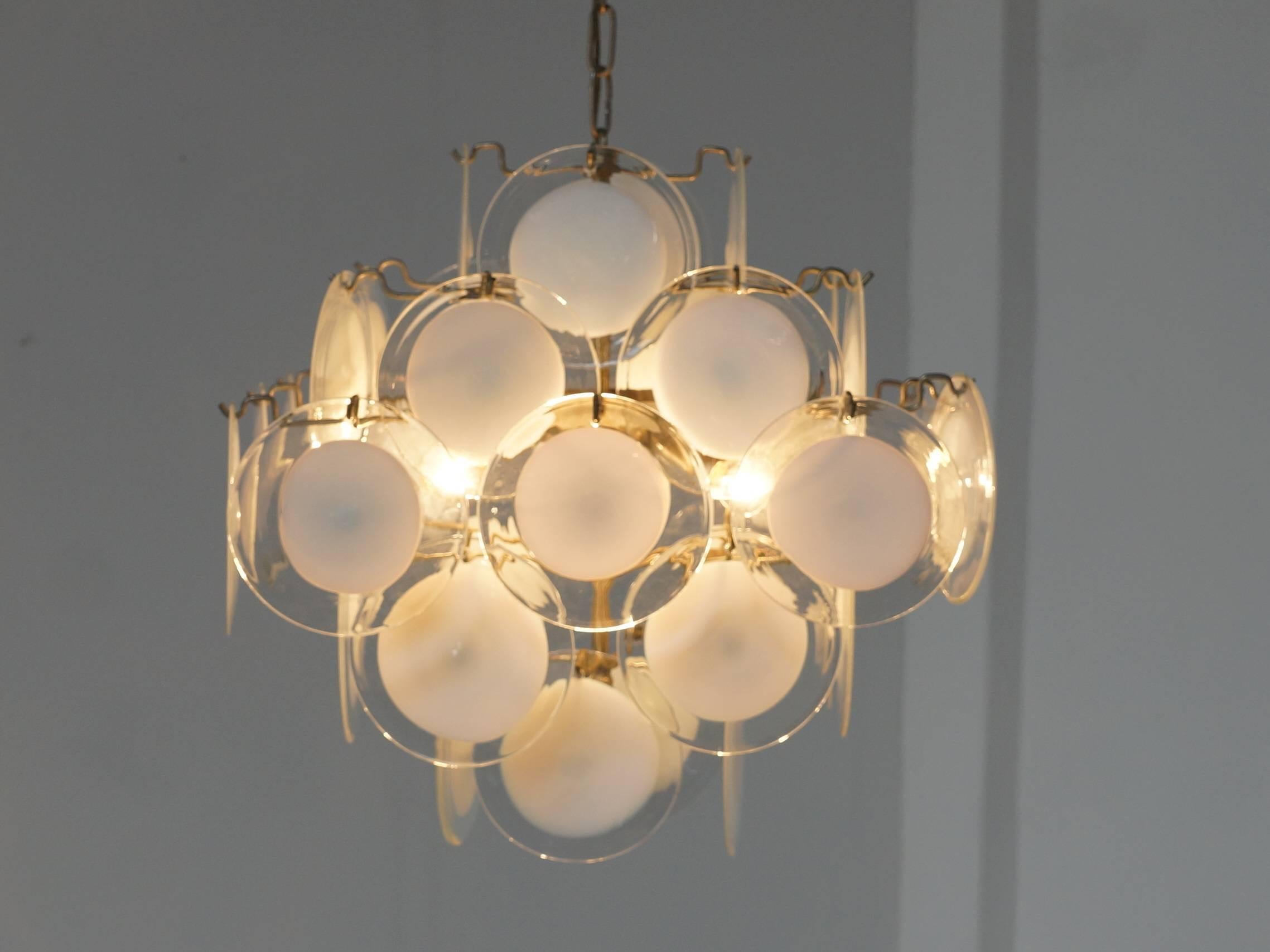 Late 20th Century Vistosi Murano Chandelier in White and Clear Glass For Sale