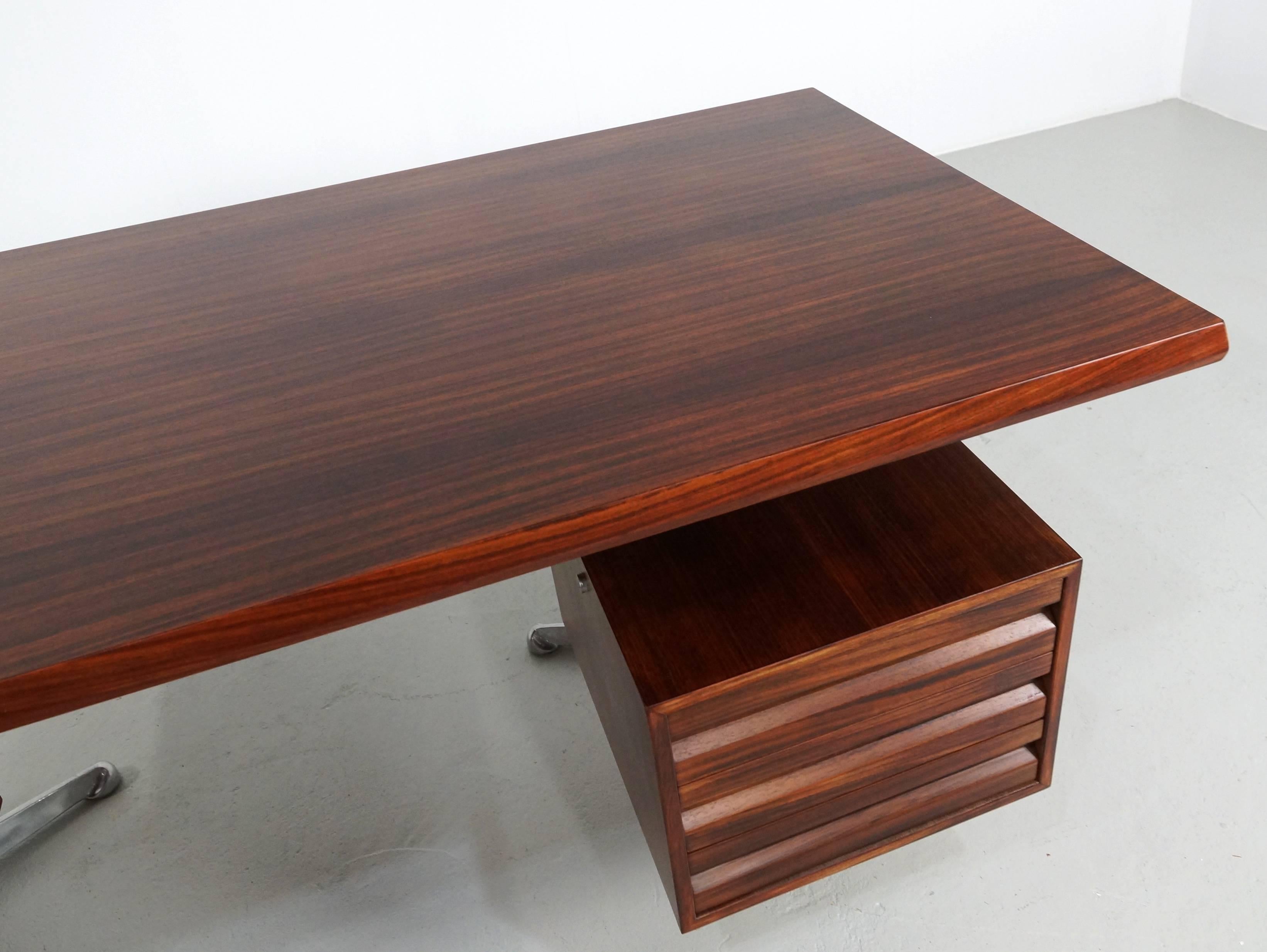 Mid-20th Century Osvaldo Borsani executive rosewood desk model T96 for Tecno, 1950s