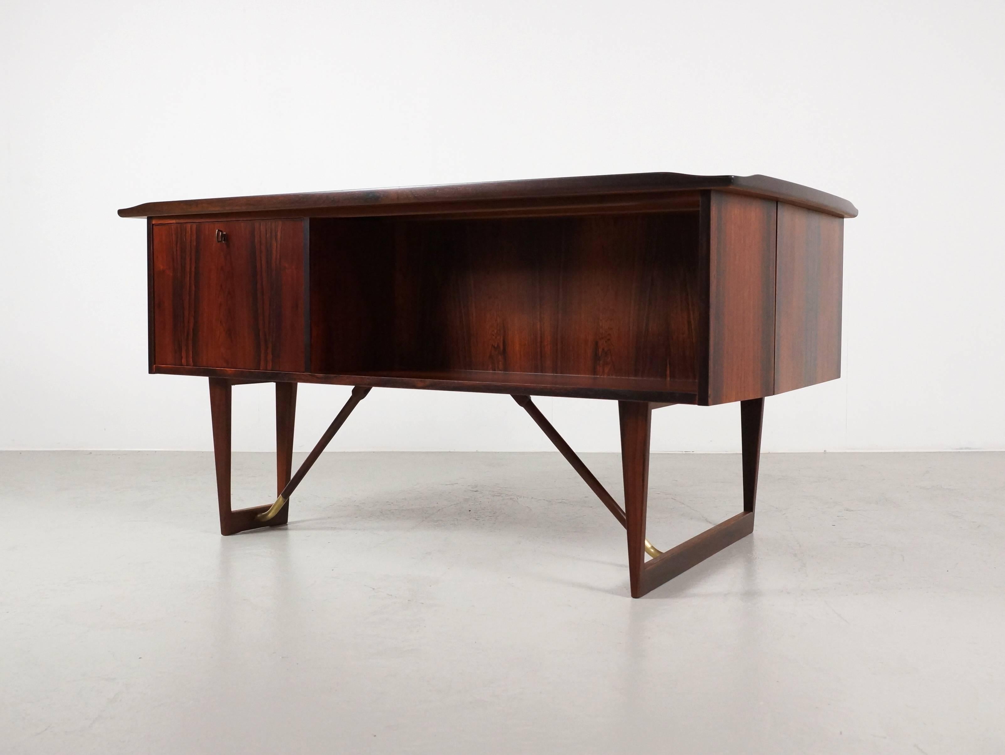 Danish Mahogany Corner Desk by Peter Løvig Nielsen, 1956 In Excellent Condition For Sale In 's Heer Arendskerke, NL