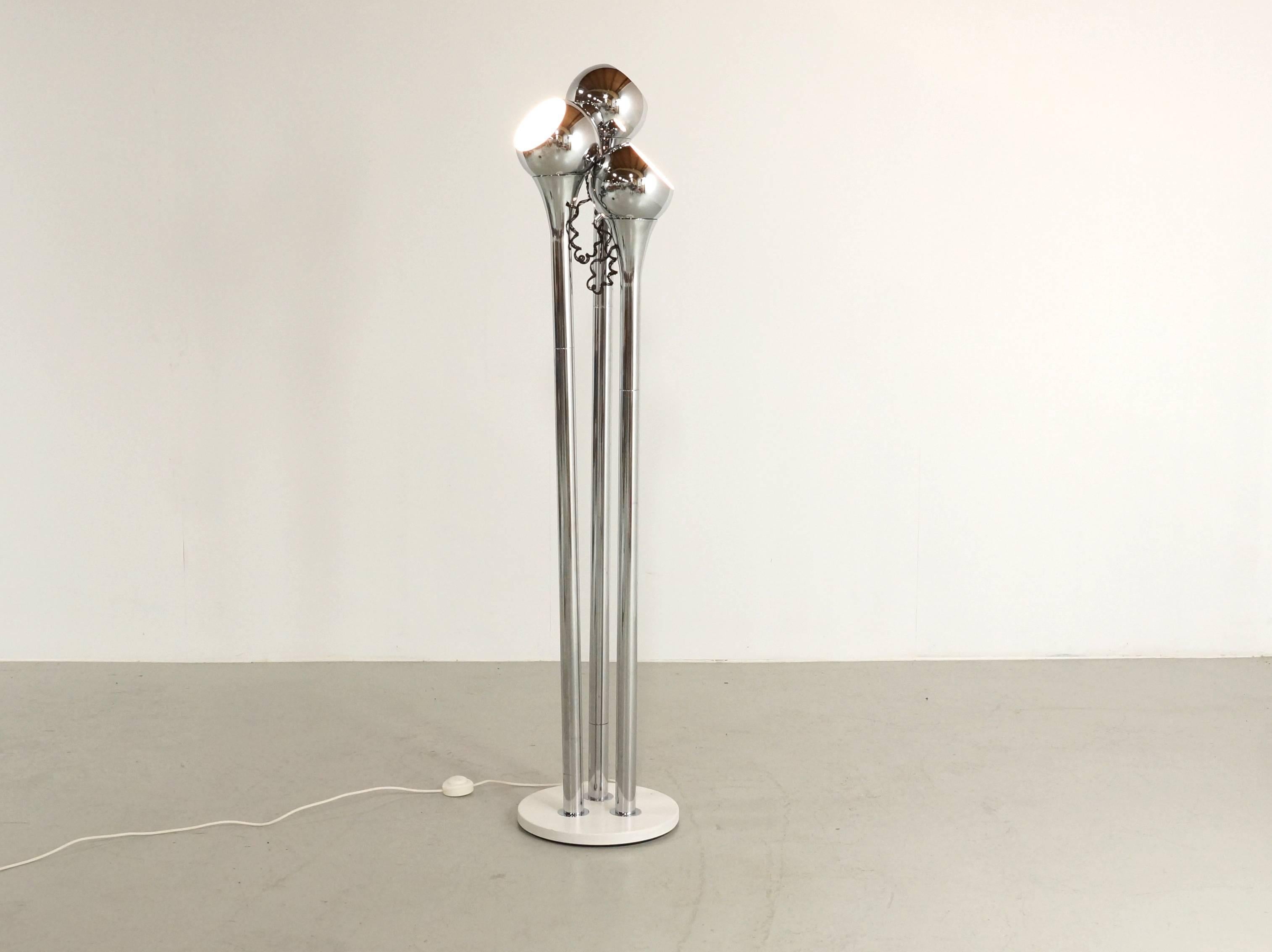 Reggiani Floor Lamp with Three Chrome Spots on a White Base For Sale 1