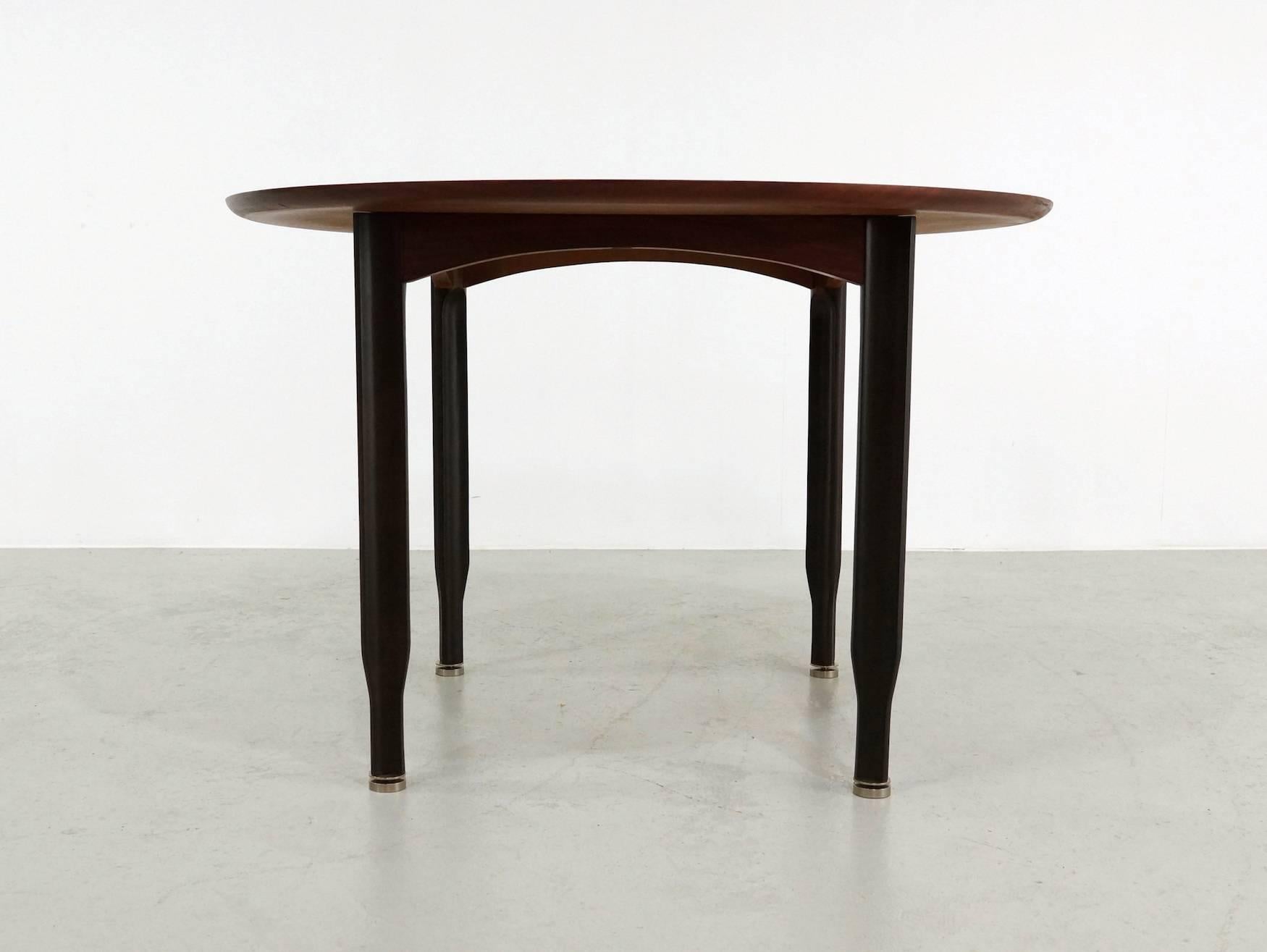 Beautiful Mahogany table with a diameter of 120 cm, on massive beautiful shaped rosewood legs with on the end of each leg an nickel adjustable cap.
Measure: The height is 79 cm so also as desk very good usable.
The table has been professional