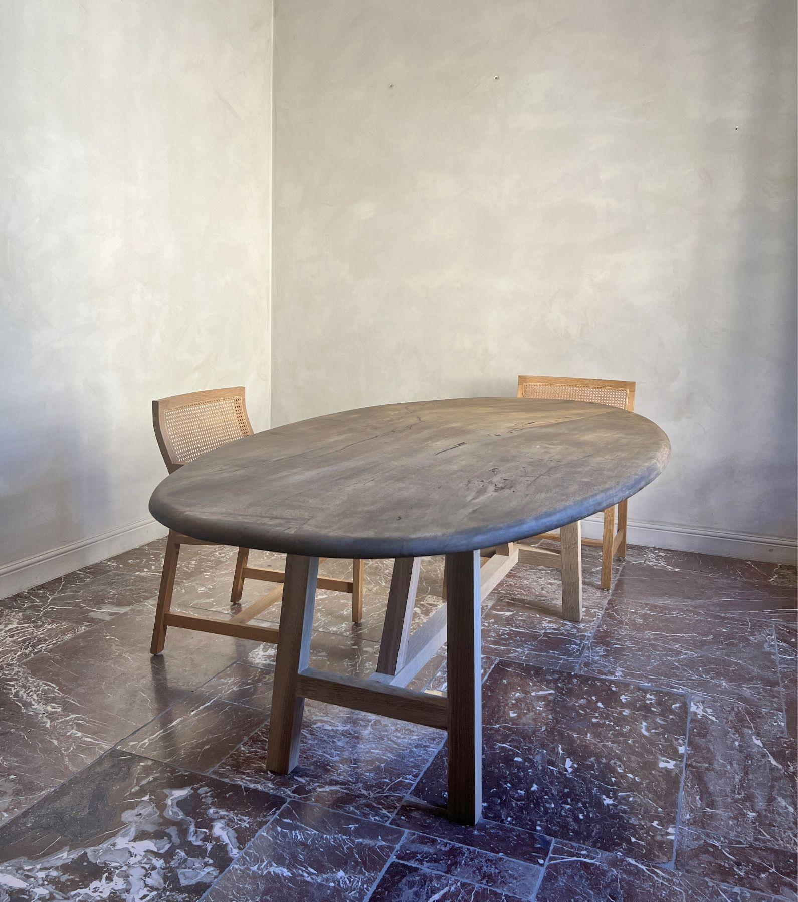 Custom walnut 2 plank top oval dining table Model LUSI In New Condition For Sale In Vosselaar, BE