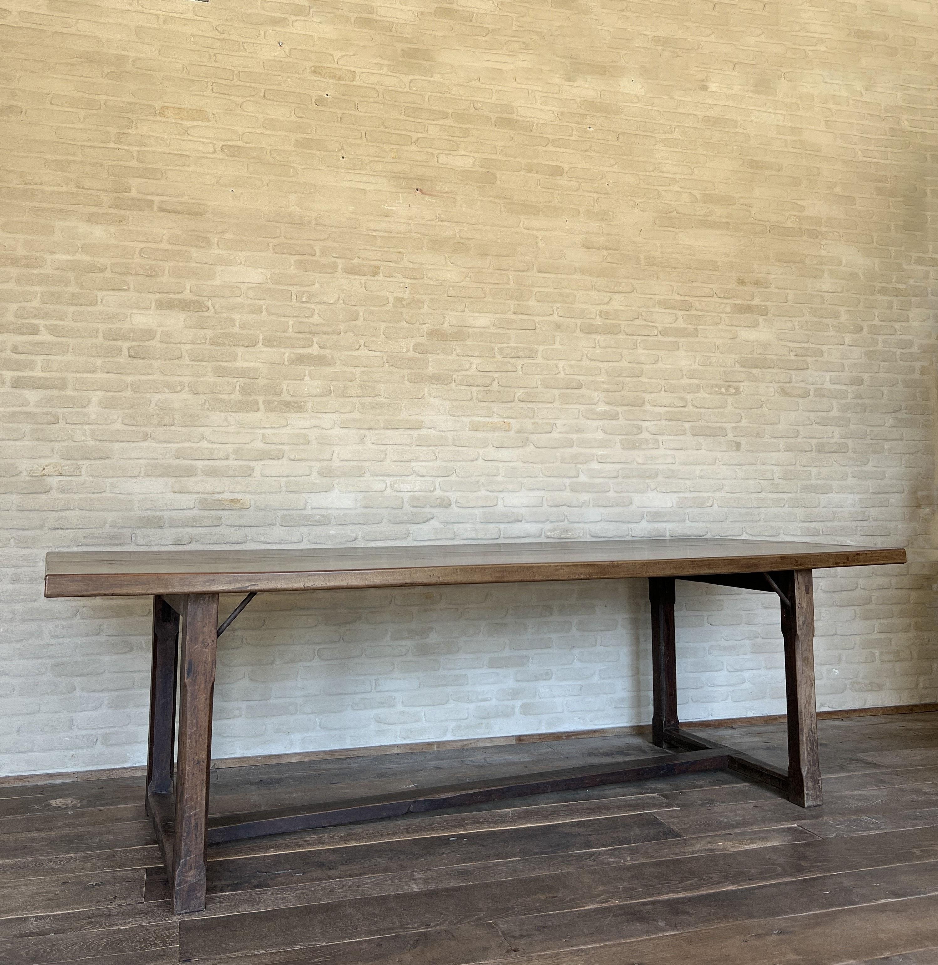 Italian 18th century 2 plank top Walnut Refectory Farm Table In Good Condition For Sale In Vosselaar, BE