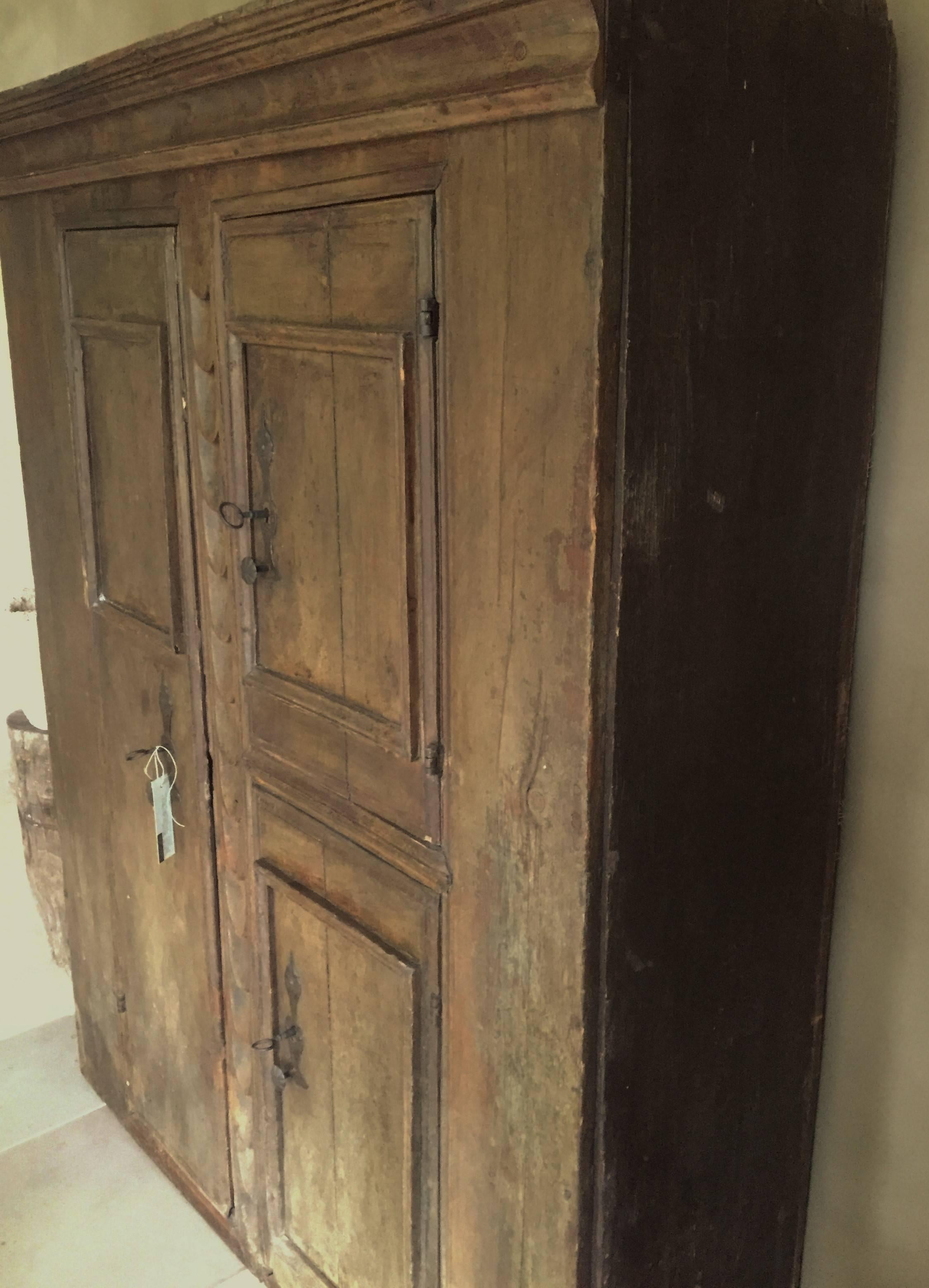 16th Century Gothic Sacristy Cupboard In Good Condition In Vosselaar, BE