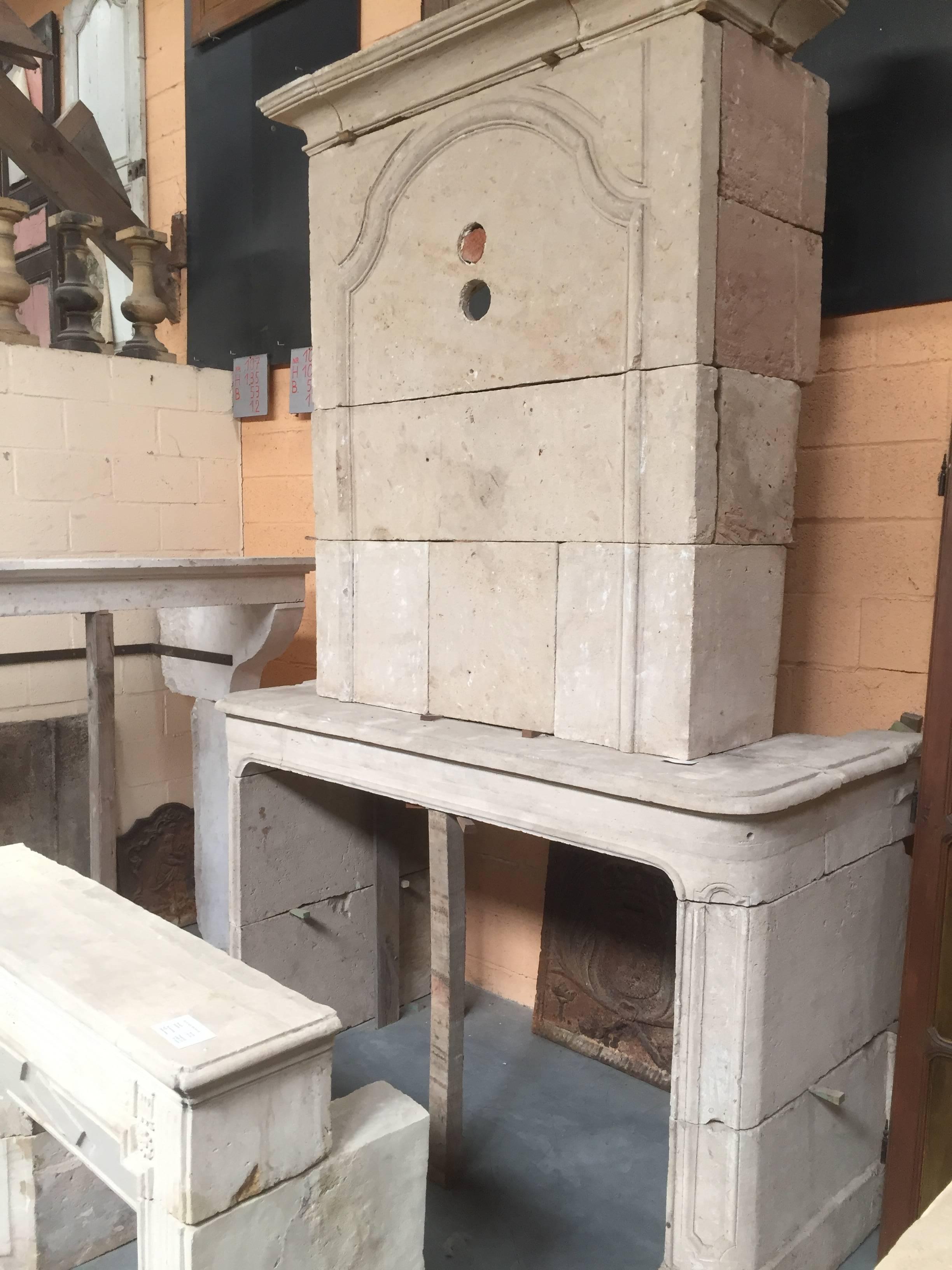 Chimenea francesa de principios del siglo XVIII, repisa de chimenea con trumeau Luis XIV en venta