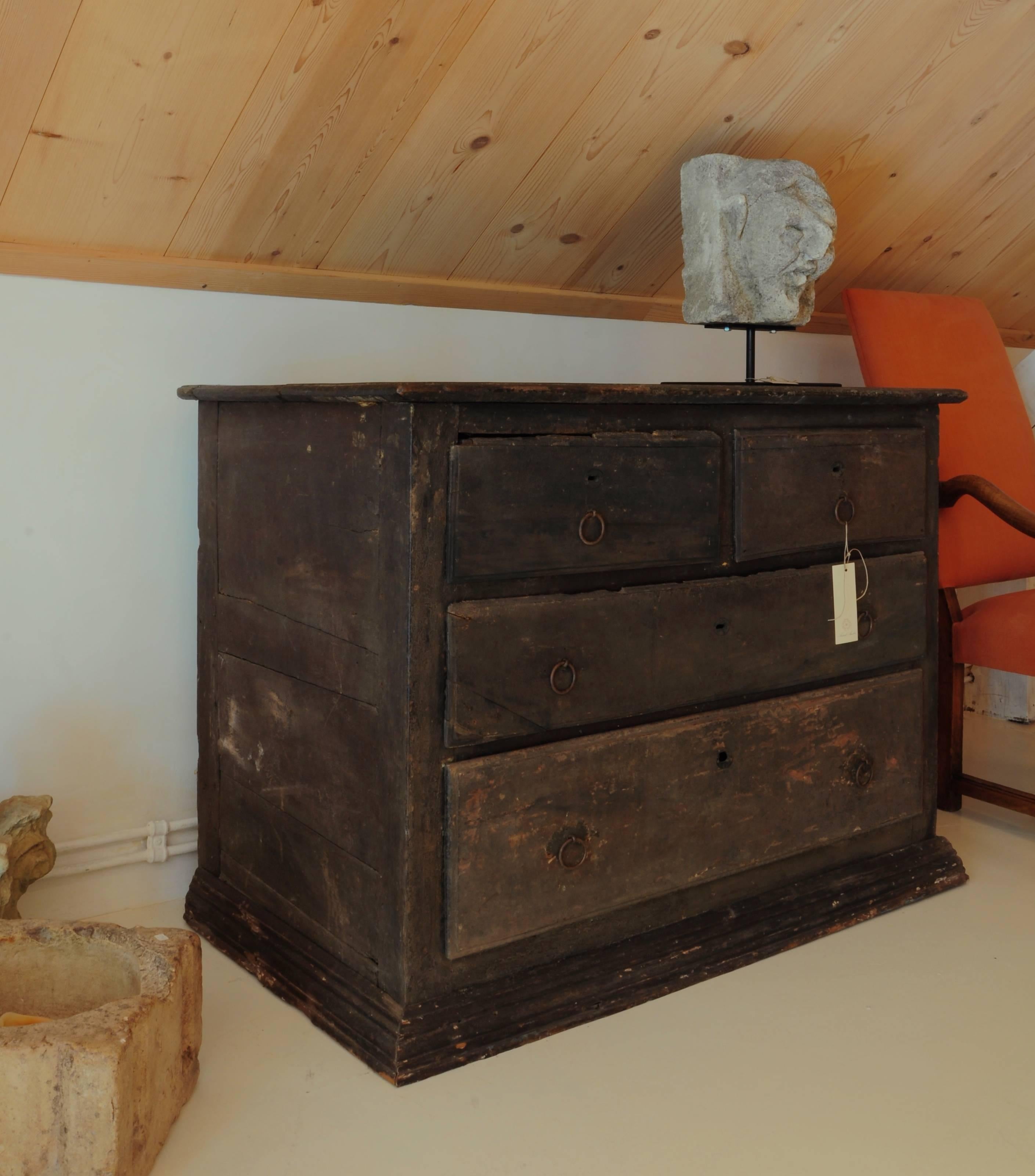 Baroque Early 18th Century Italian Chest of Drawers in Chestnut.