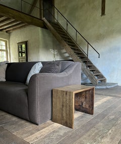 Table d'appoint U Cube sur mesure en noyer recyclé