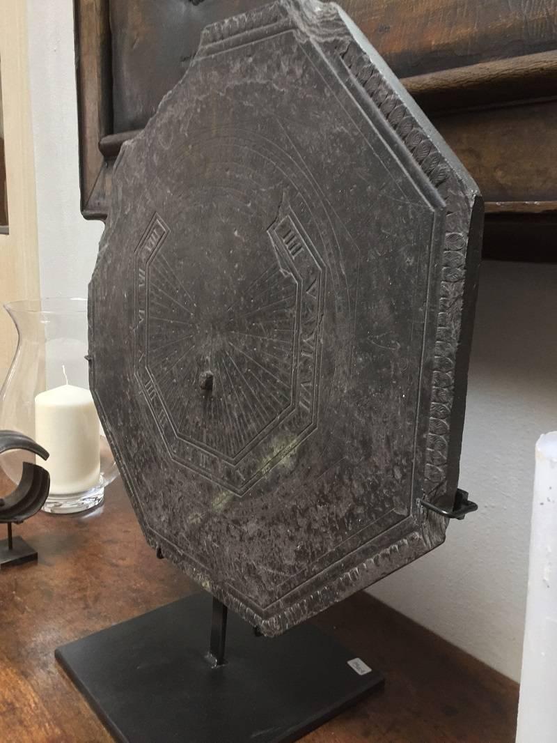 18th Century Slate Stone Sundial In Good Condition In Vosselaar, BE