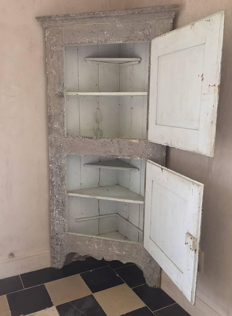 French Corner Cupboard Original Paint, 18th Century In Good Condition In Vosselaar, BE