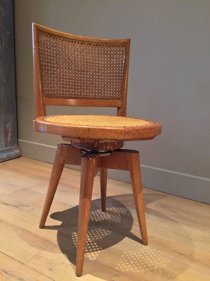 Modernist Swivel Chair Oak Ratan In Good Condition In Vosselaar, BE
