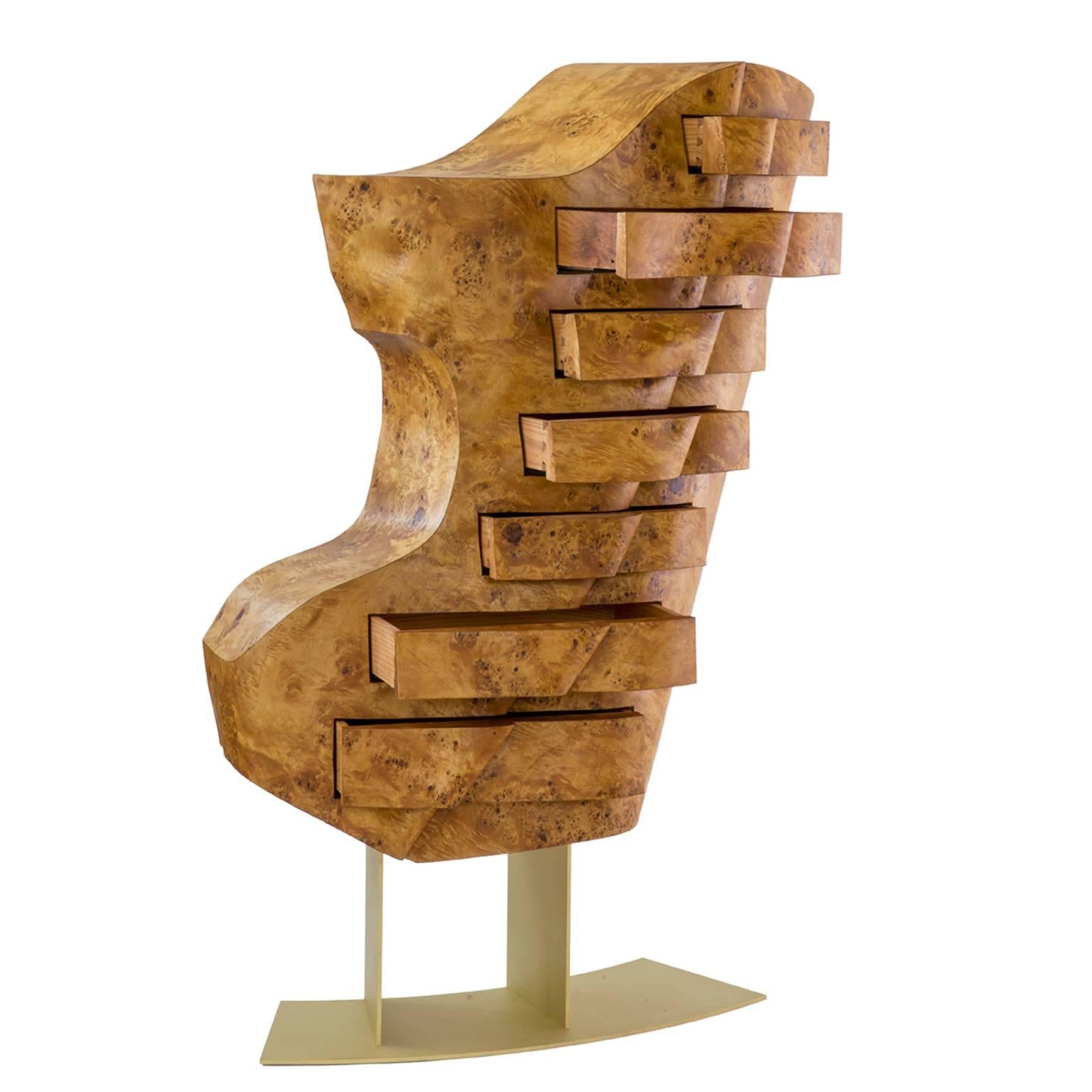 Settimio is a “settimino” chest of drawer (seven-drawer dresser) created with a clear allusion to sculpture, almost as a provocation, that follows the trand to mix art and design.
Poplar root wood and brass.
Limited edition 9+3 a.p.