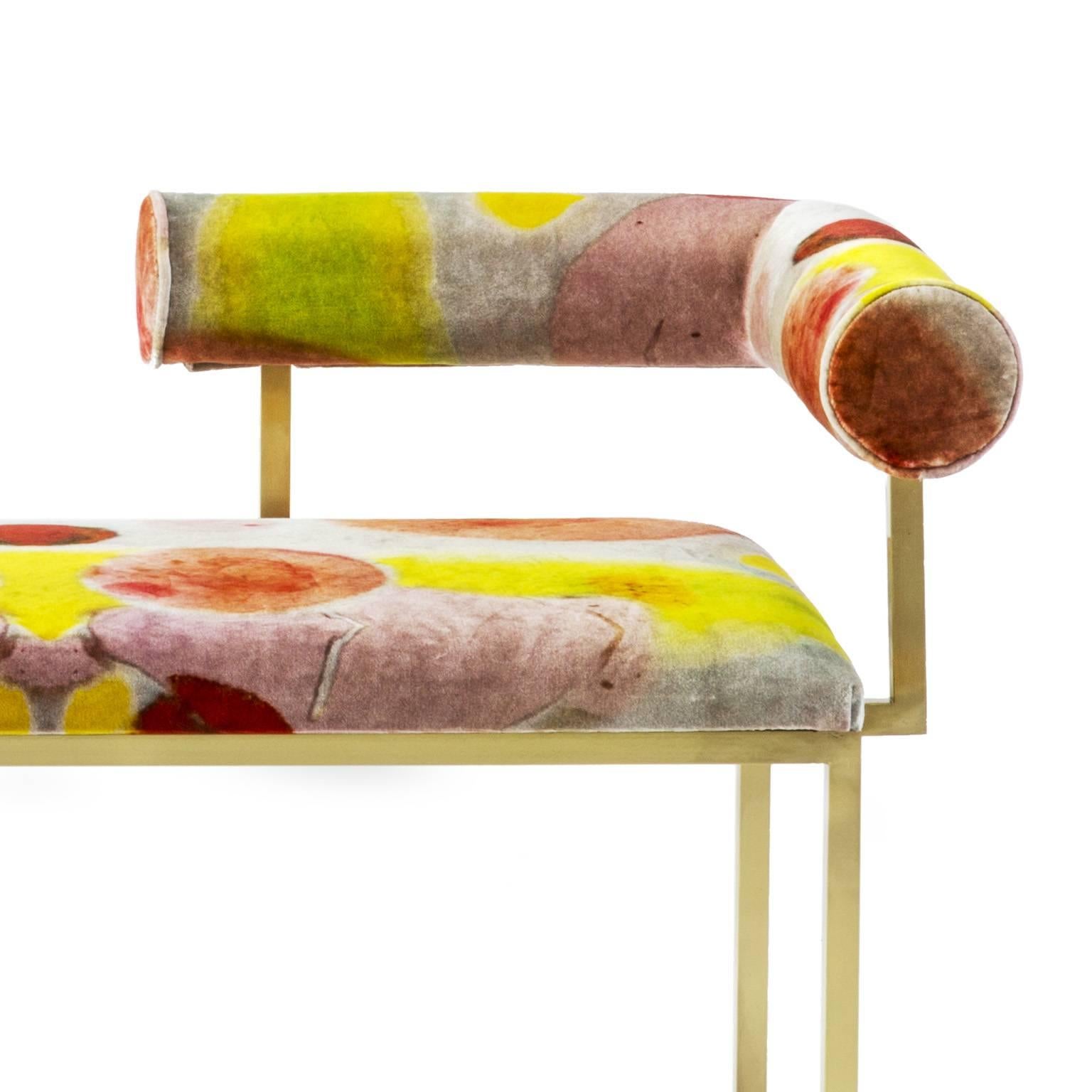 This bench is part of the Awaiting collection, presented by Secondome during Milan Fuorisalone 2016. It's a series of items born from the encounter between the printed silk and cotton velvet designed by the artist Coralla Maiuri, and the essential,