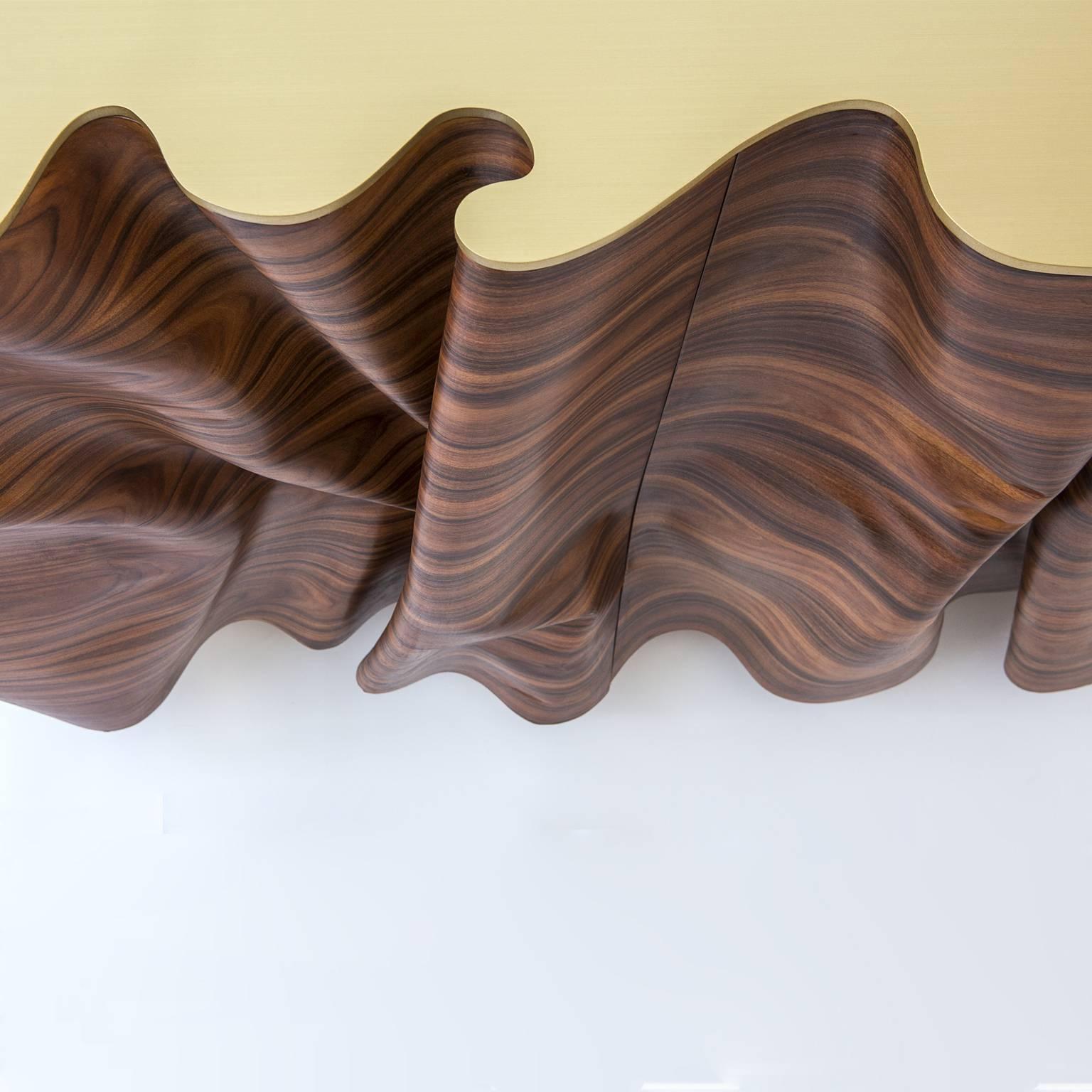 Un 'Articolo Indeterminativo' Buffet de madera y latón Italiano en venta
