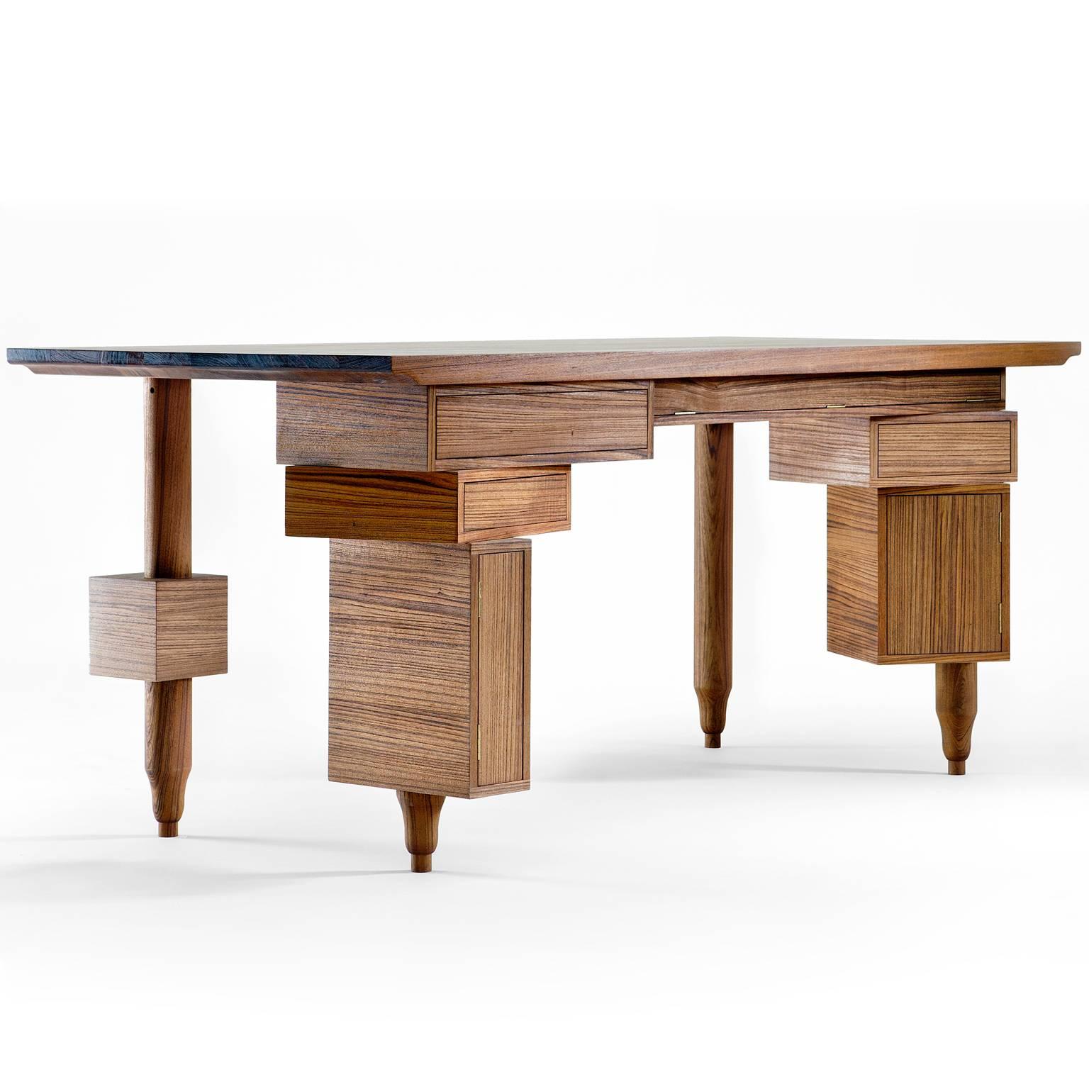 Moderne Bureau en bois avec plusieurs tiroirs Le Bureau de Paolo  en vente