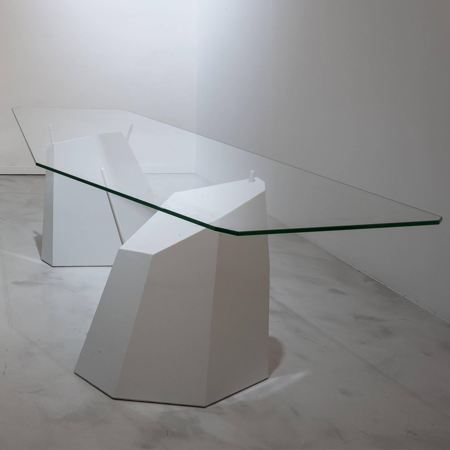 Moderne Table de salle à manger Deriva en acier et cristal en vente