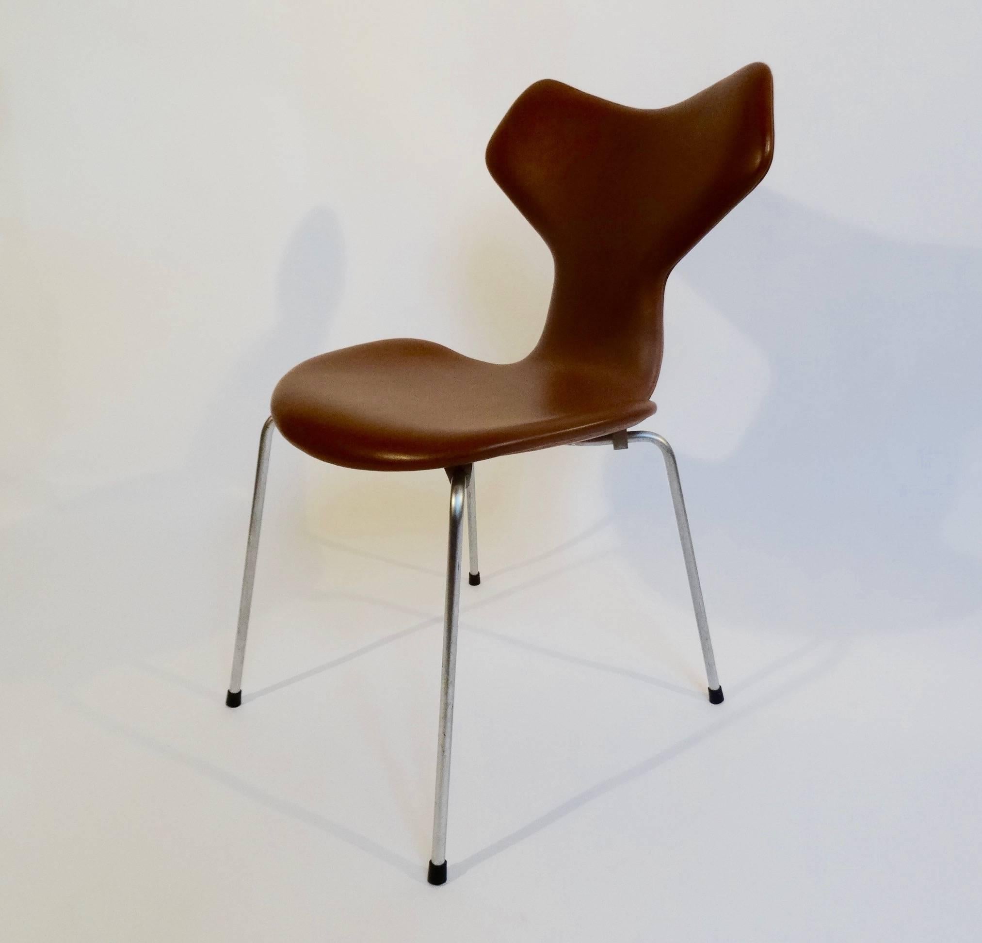 Scandinavian Modern Grand Prix Chair by Arne Jacobsen Fro Fritz Hansen, 1964 For Sale