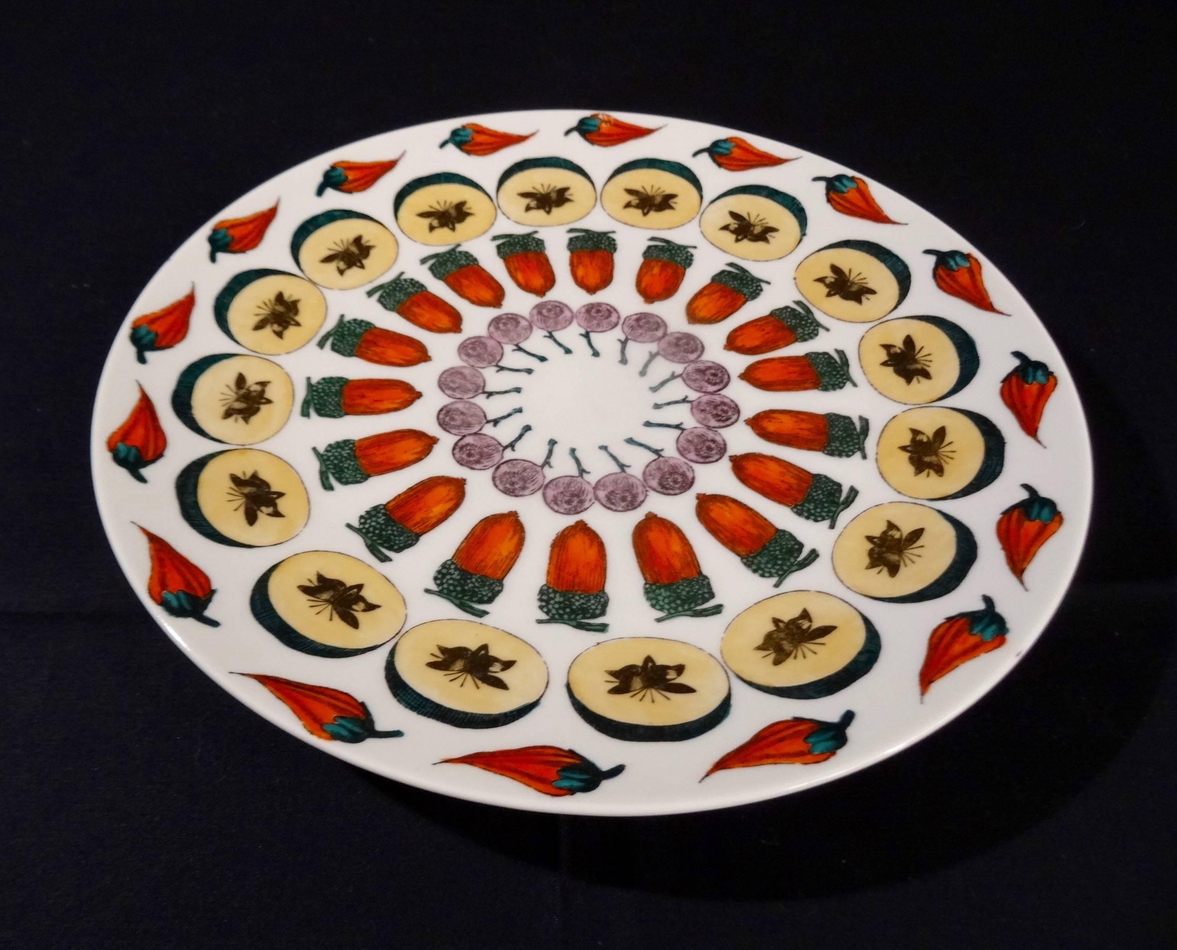 This Giostra di Frutta (Carousel of fruit) plate was designed in the early 1950s by Piero Fornasetti in Italy. It is in very good vintage condition.