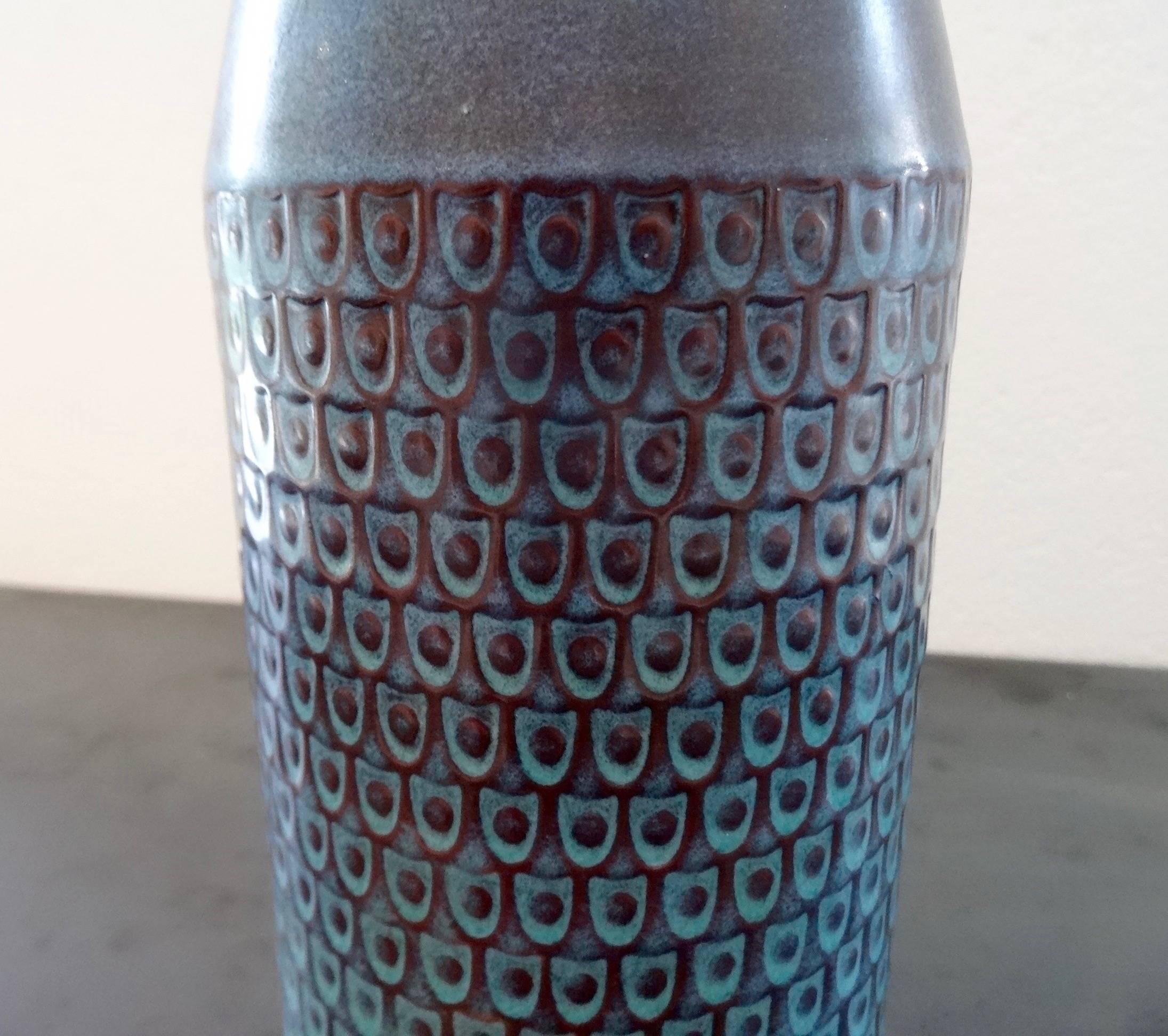 Lovely blue stoneware ceramic vase by Stig Lindberg for Gustavsberg. Beautiful fish scale pattern. Fully signed.