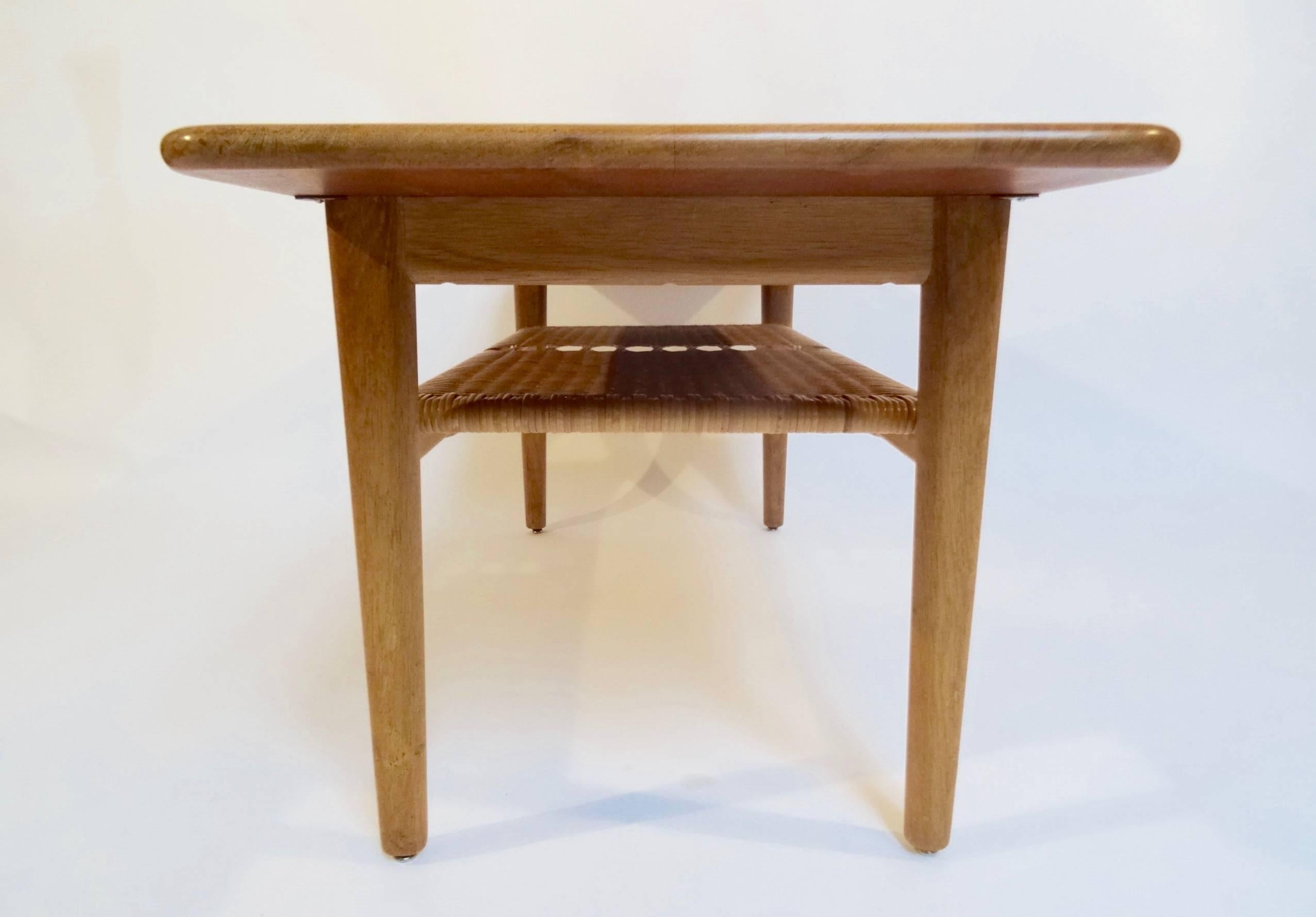Mid-Century Modern Teak Sofa Table AT-10 by Hans Wegner for Andreas Tuck For Sale