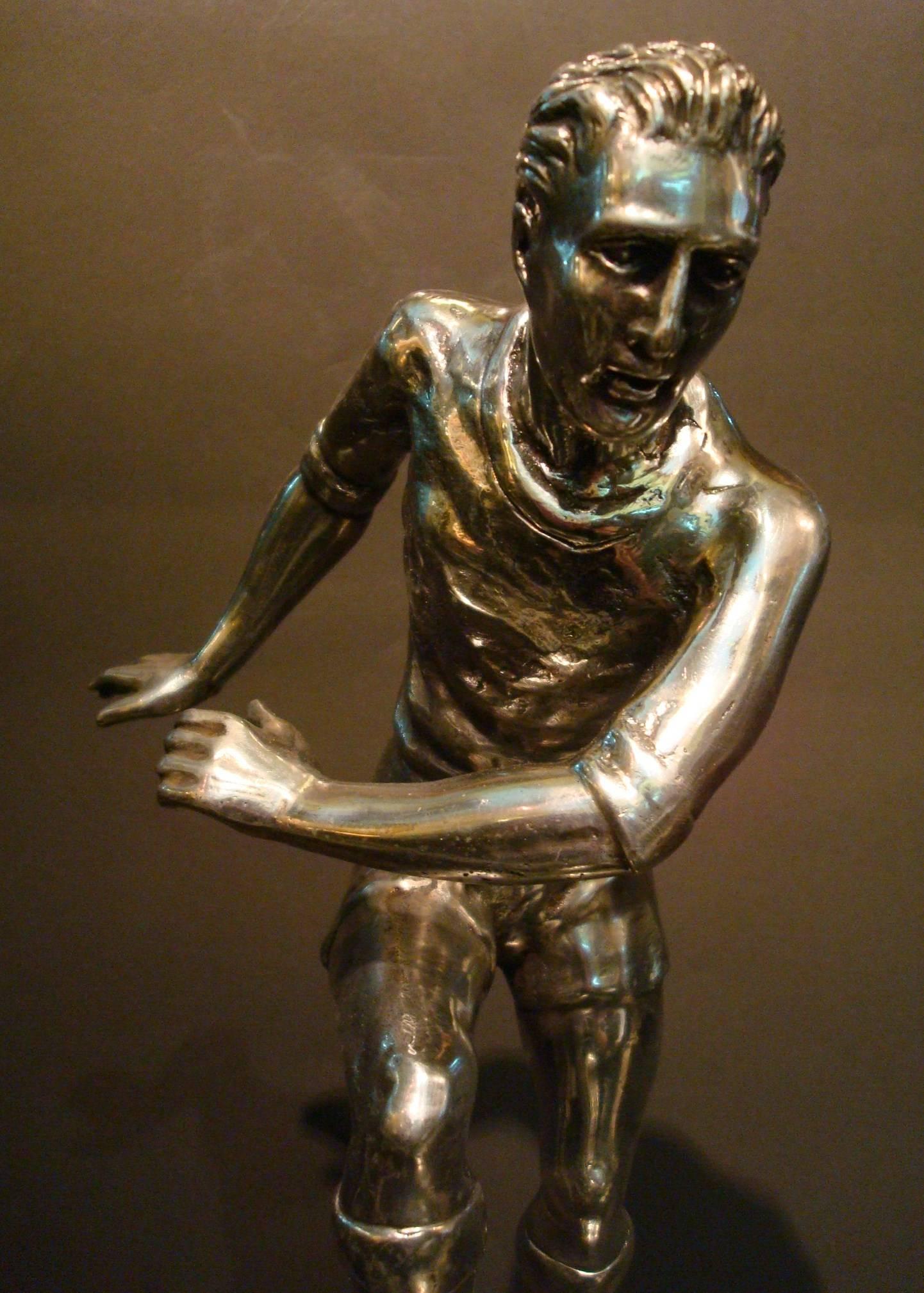 Fußball / Fußballspieler Trophäe italienische Bronze-Skulptur, 1930er Jahre im Angebot 1