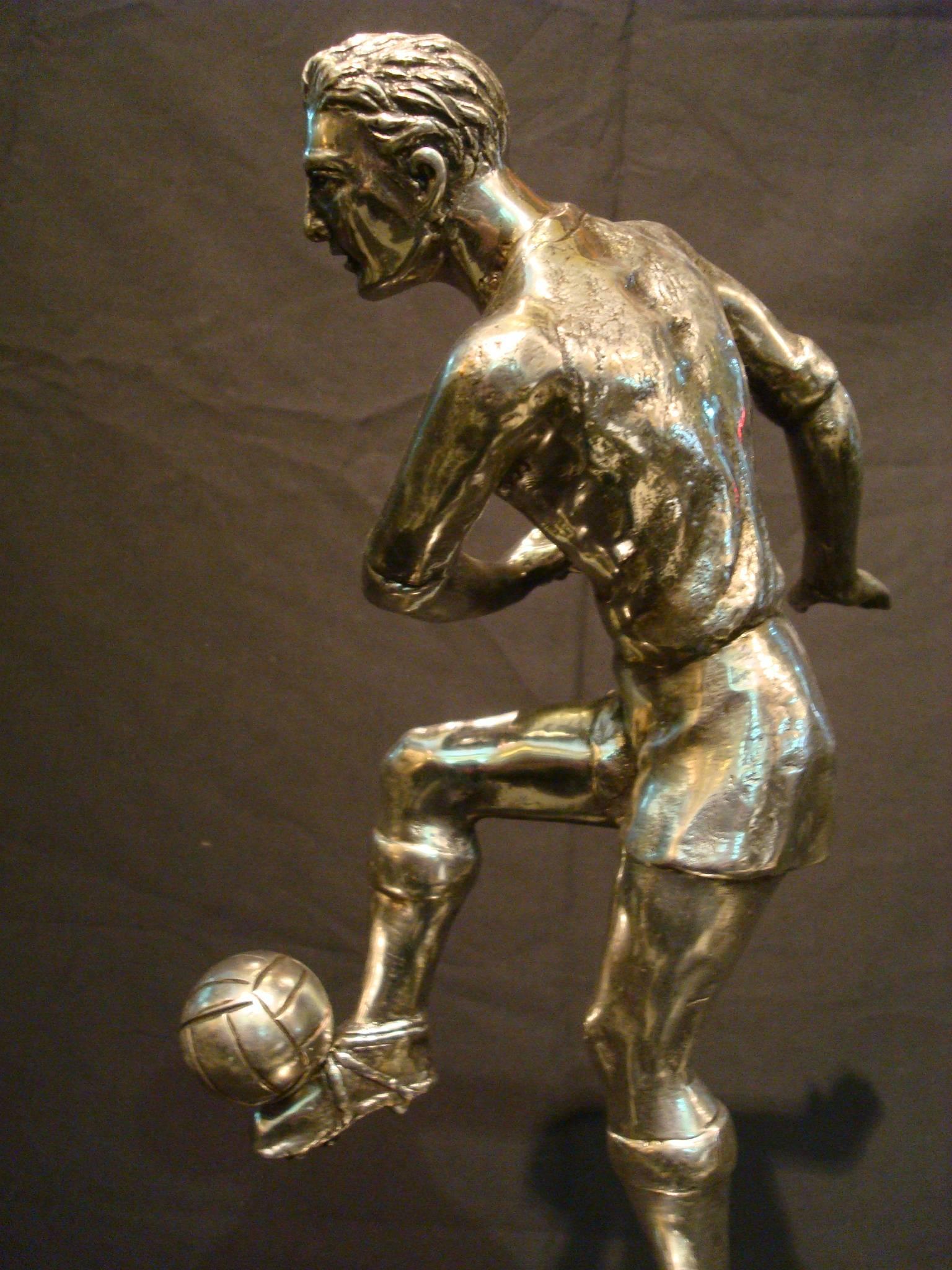 Fußball / Fußballspieler Trophäe italienische Bronze-Skulptur, 1930er Jahre im Angebot 3