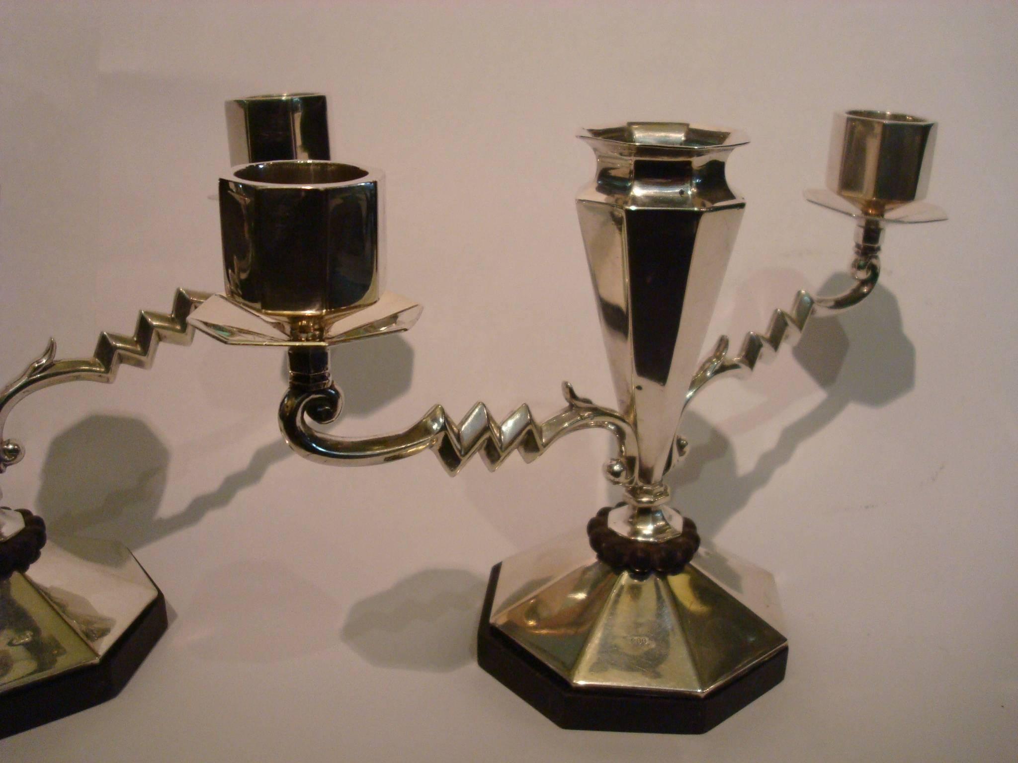 Pair of Art Deco Silver Candleholders with Flower Vase in the Middle In Good Condition For Sale In Buenos Aires, Olivos