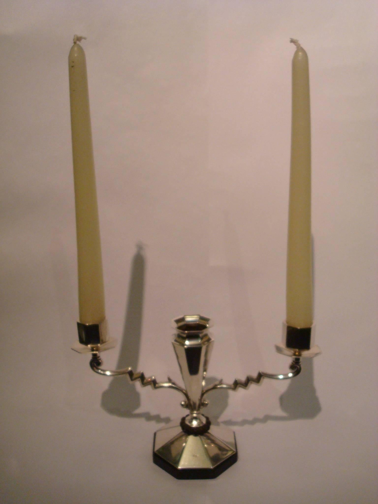 Early 20th Century Pair of Art Deco Silver Candleholders with Flower Vase in the Middle For Sale