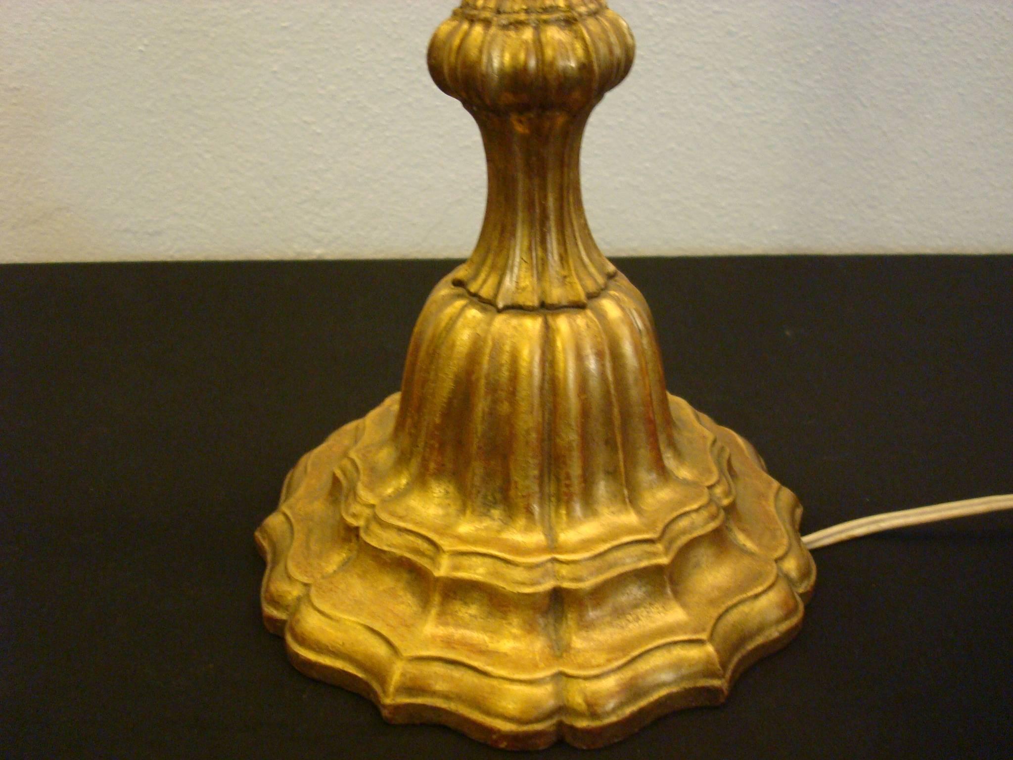 Paar Tischlampen aus vergoldetem Holz und Messing, Wiener Secession (Vergoldetes Holz) im Angebot