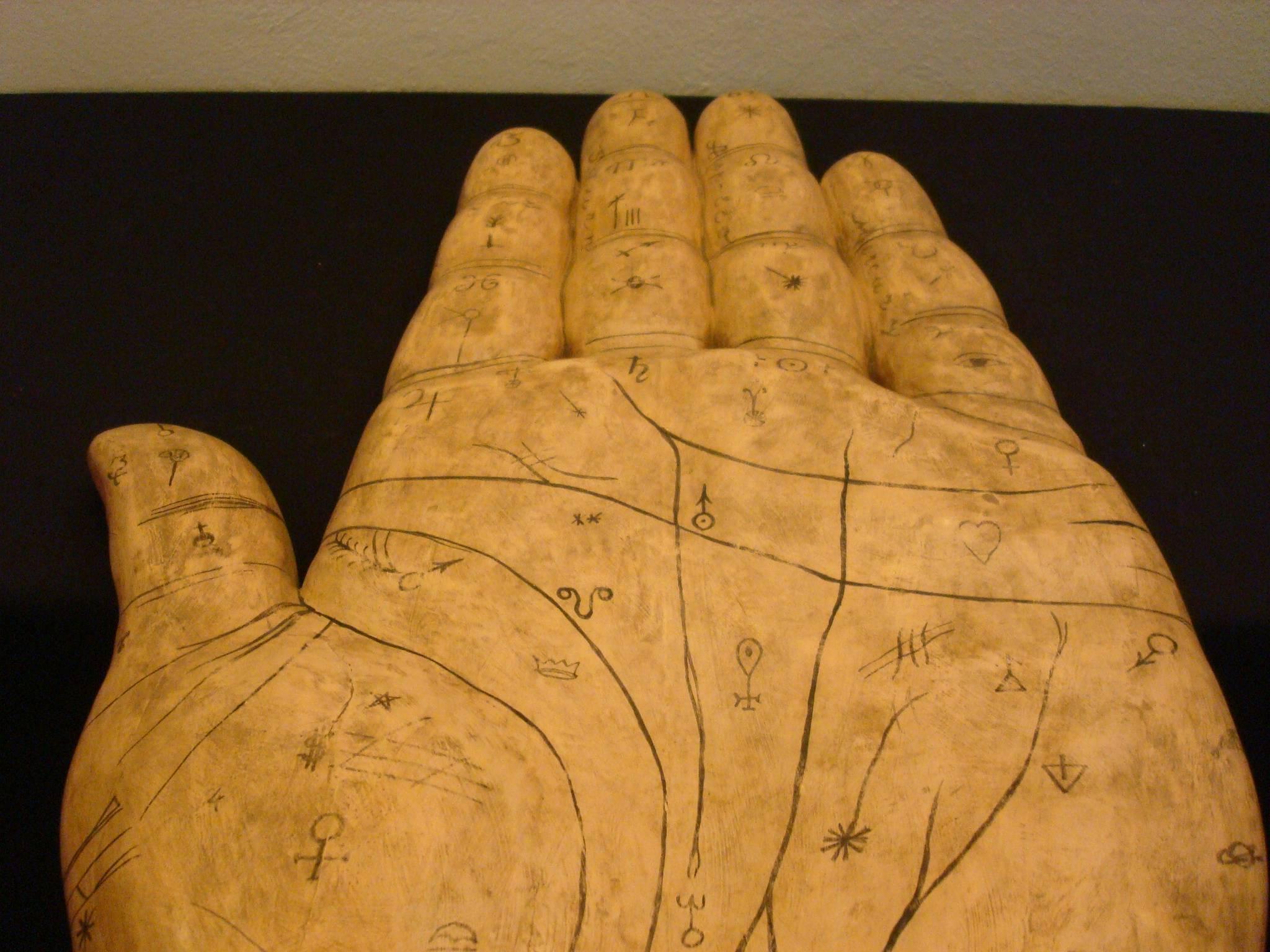 Hand Reading, Palmistry Shop or Circus Tent Sign, Americana, Folk Art In Fair Condition In Buenos Aires, Olivos