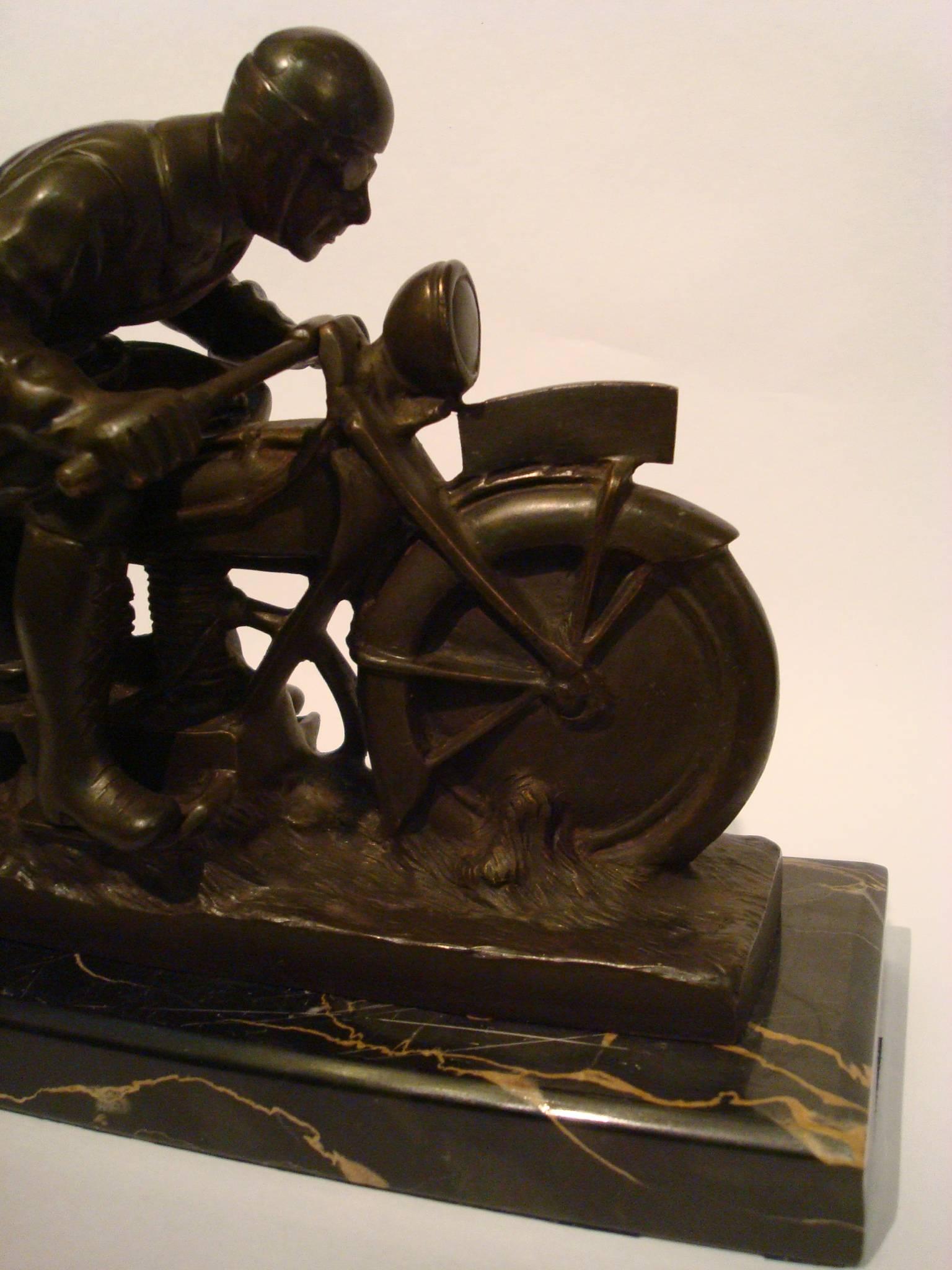 Motorcycle Bronze with Driver Desk Piece In Good Condition For Sale In Buenos Aires, Olivos