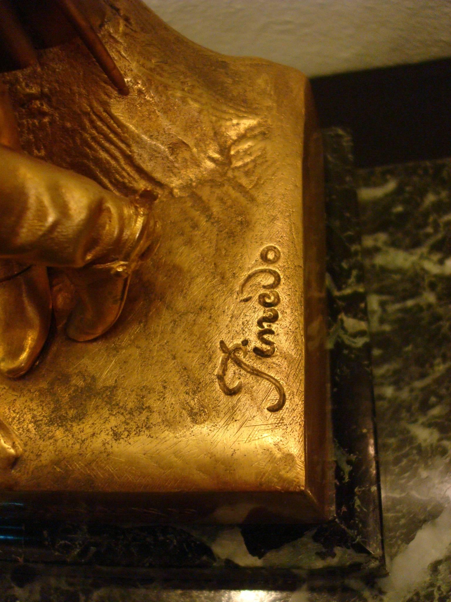 Napoleon-Bonaparte-Schreibtisch-Tintenfass aus Bronze, signiert Pinedo mit Gießereimarke. Montiert über einem grünen Alpenmarmor.

Antike signiert 19. große Bronze Goldauflagen Napoleon Tintenfass.
