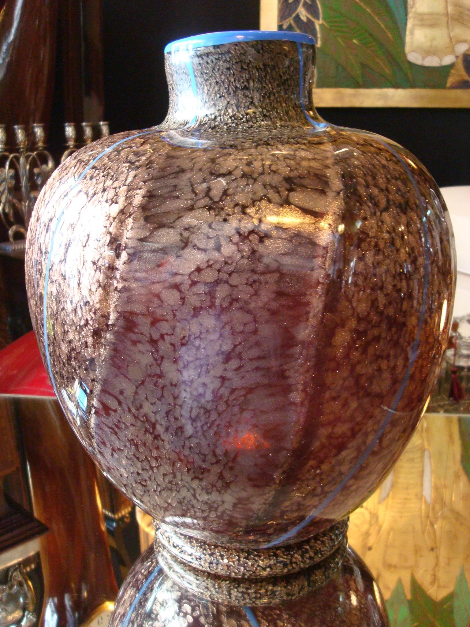 Fantastique vase à fleurs en verre de Murano, bleu, violet et or en vente 1