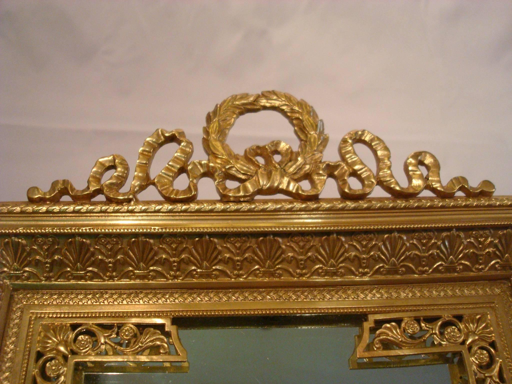 French Neoclassical Gilt Bronze Jewelry, Business Card, Keys, Receiving Tray In Good Condition In Buenos Aires, Olivos