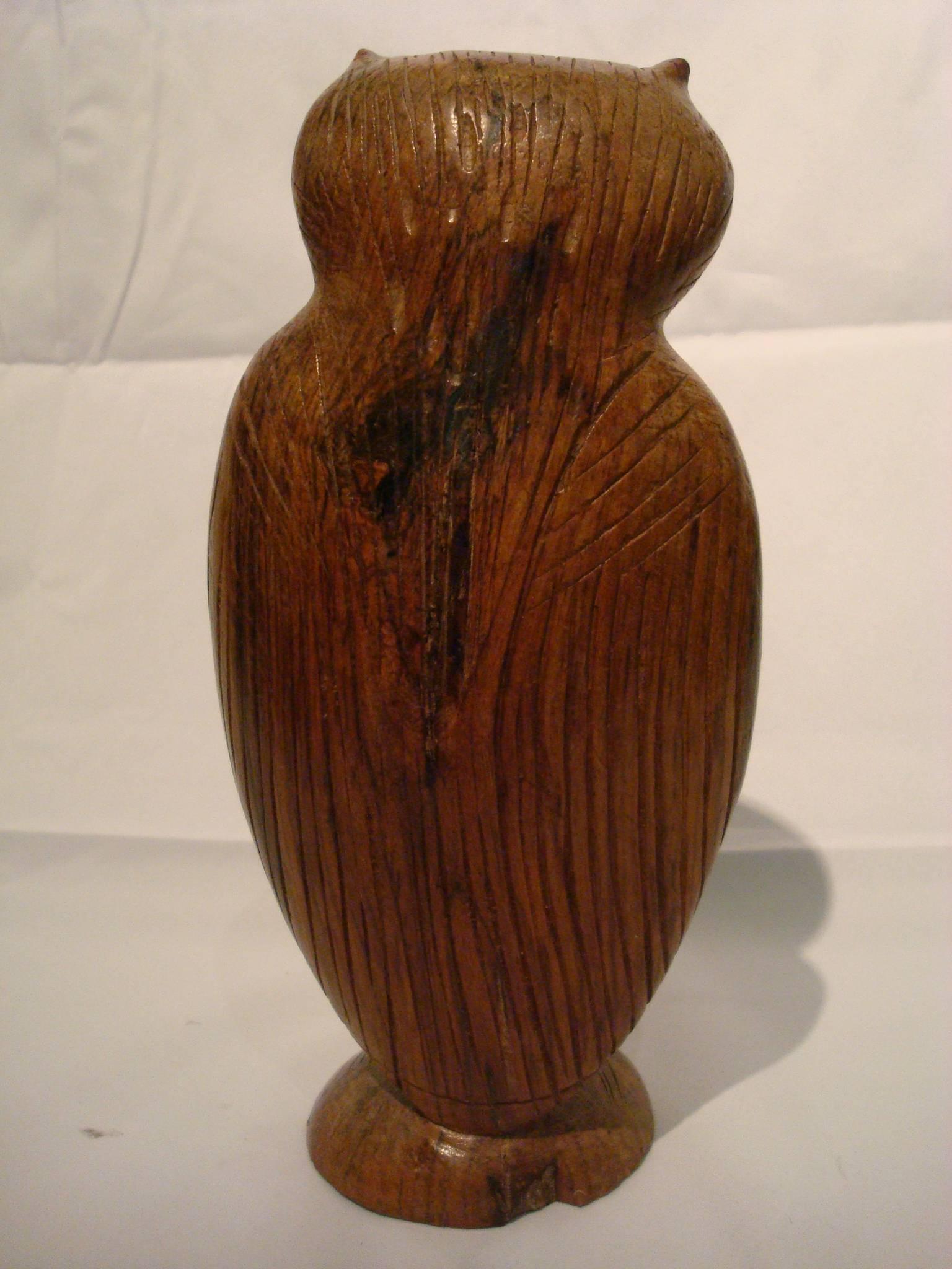 Folk Art Standing Owl Wooden Carved Sculpture In Good Condition For Sale In Buenos Aires, Olivos