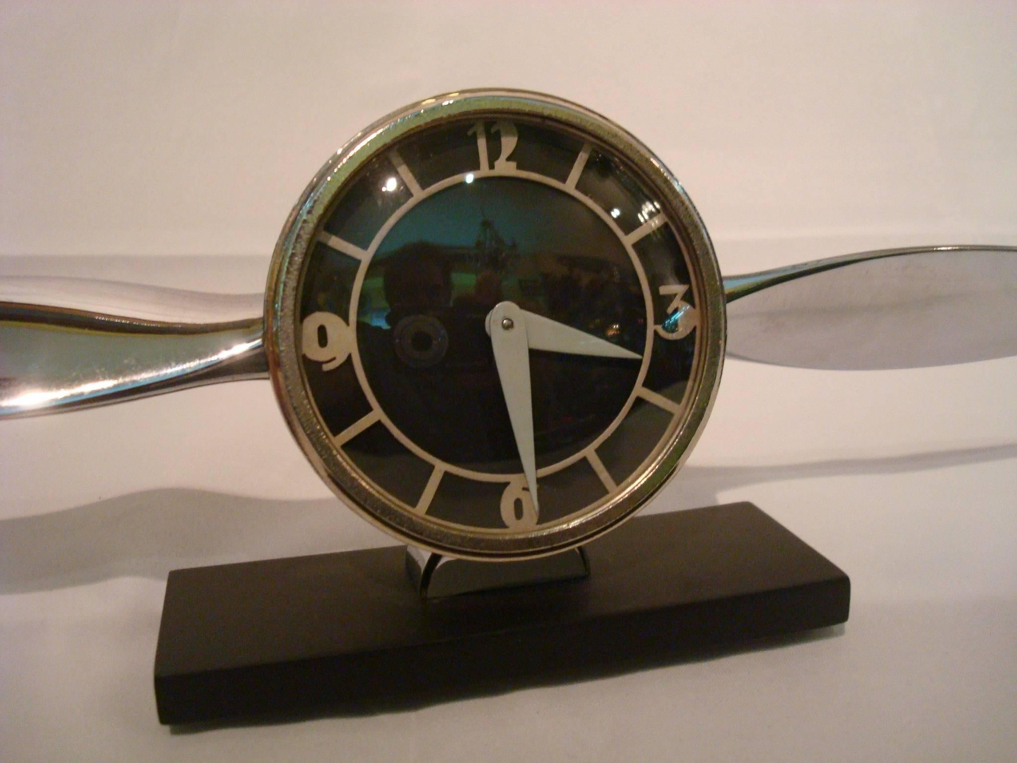 aeroplane table clock