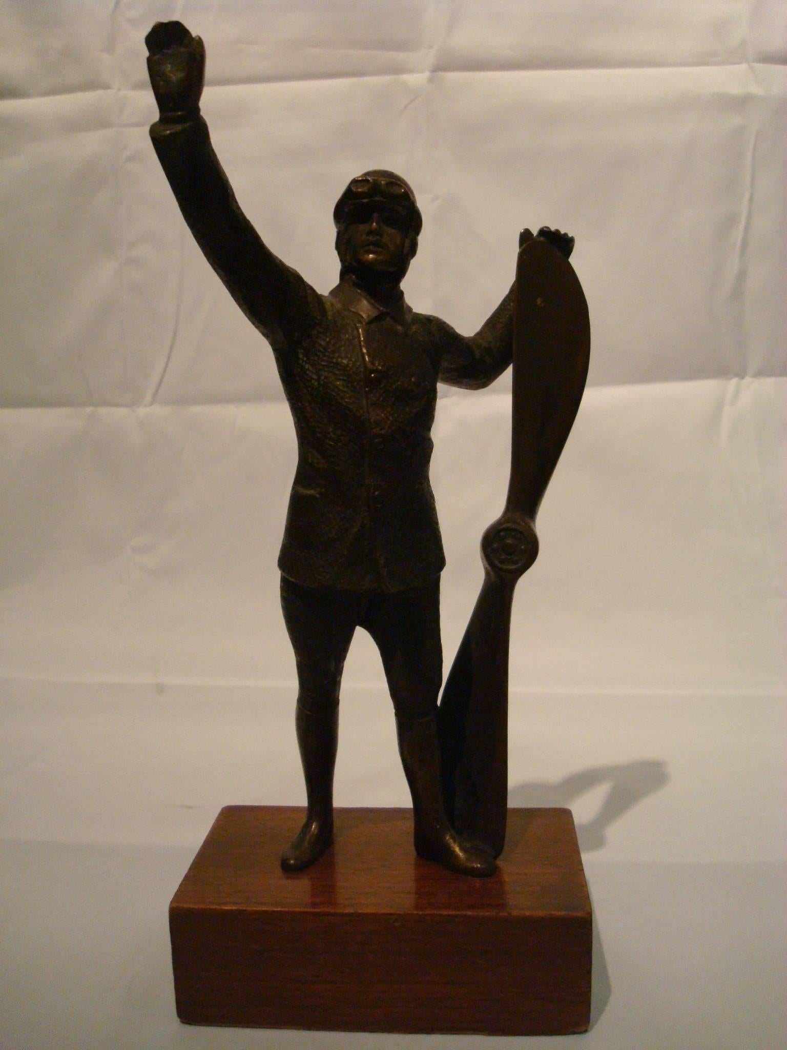 Early Aviation Pilot Bronze Sculpture, France, 1910s In Good Condition In Buenos Aires, Olivos