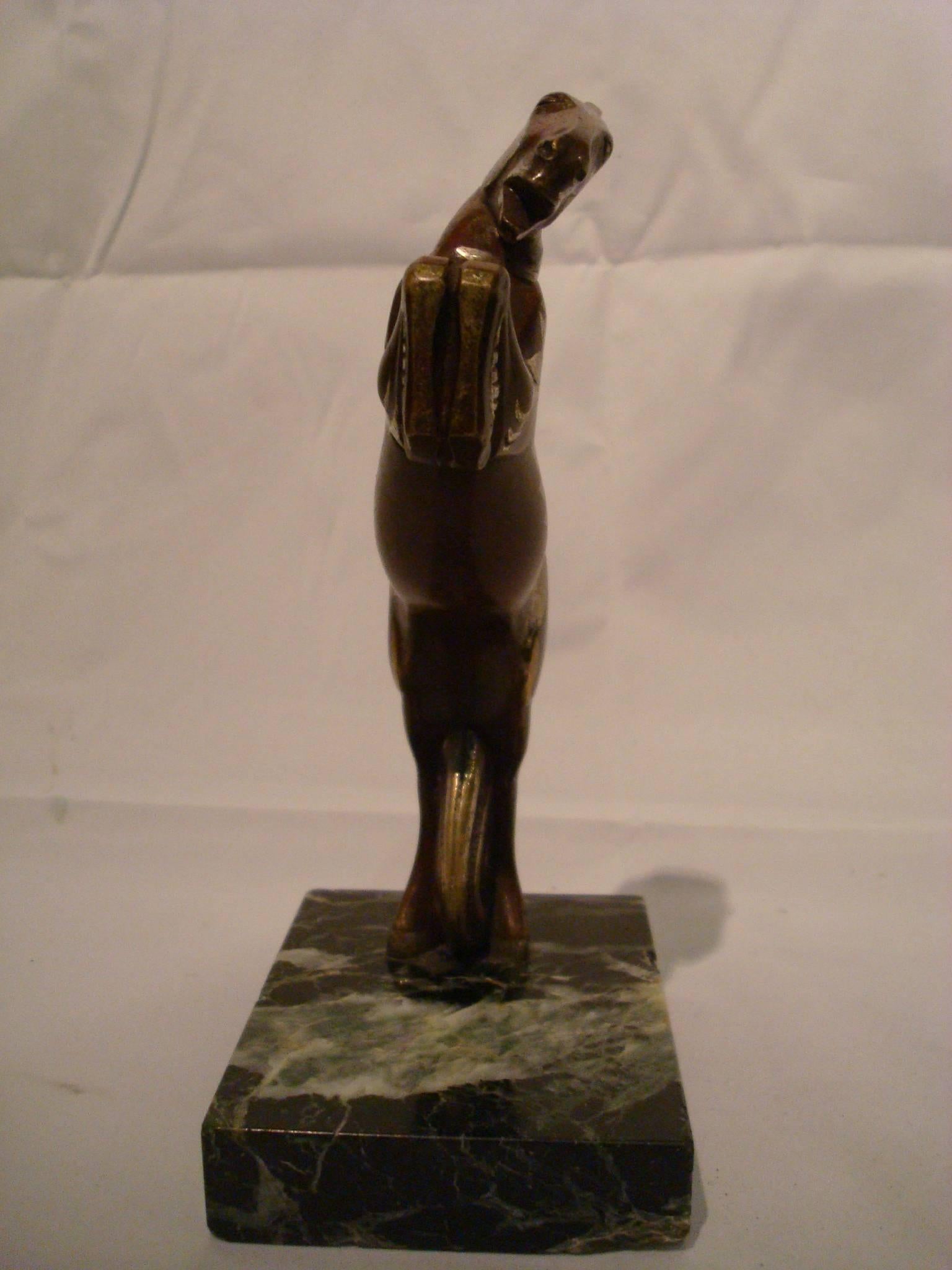 Art déco Polo art déco en bronze avec patine d'origine en forme de cheval de cavalier cubiste, années 1920 en vente