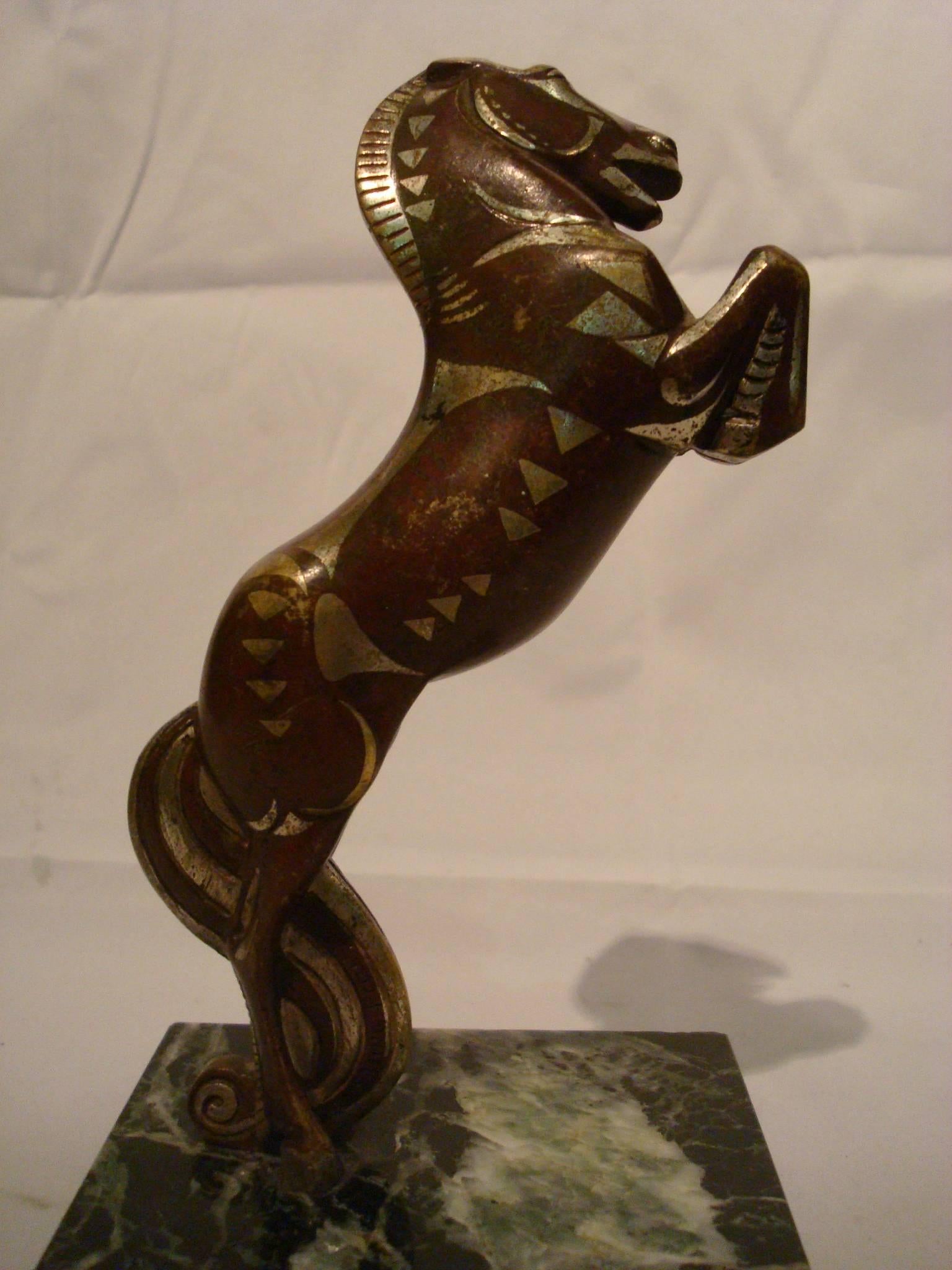 Français Polo art déco en bronze avec patine d'origine en forme de cheval de cavalier cubiste, années 1920 en vente