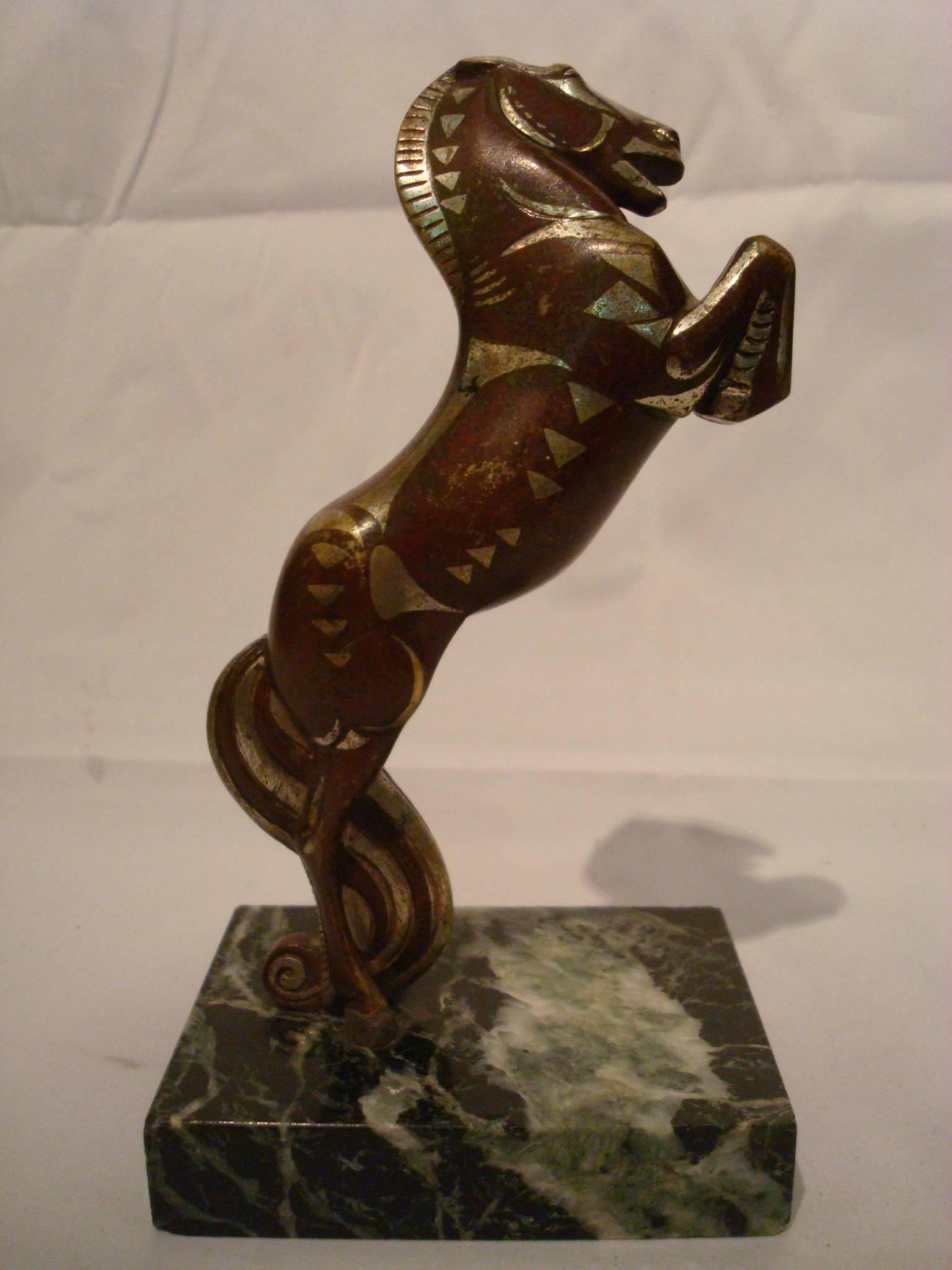 Bronze Polo art déco en bronze avec patine d'origine en forme de cheval de cavalier cubiste, années 1920 en vente