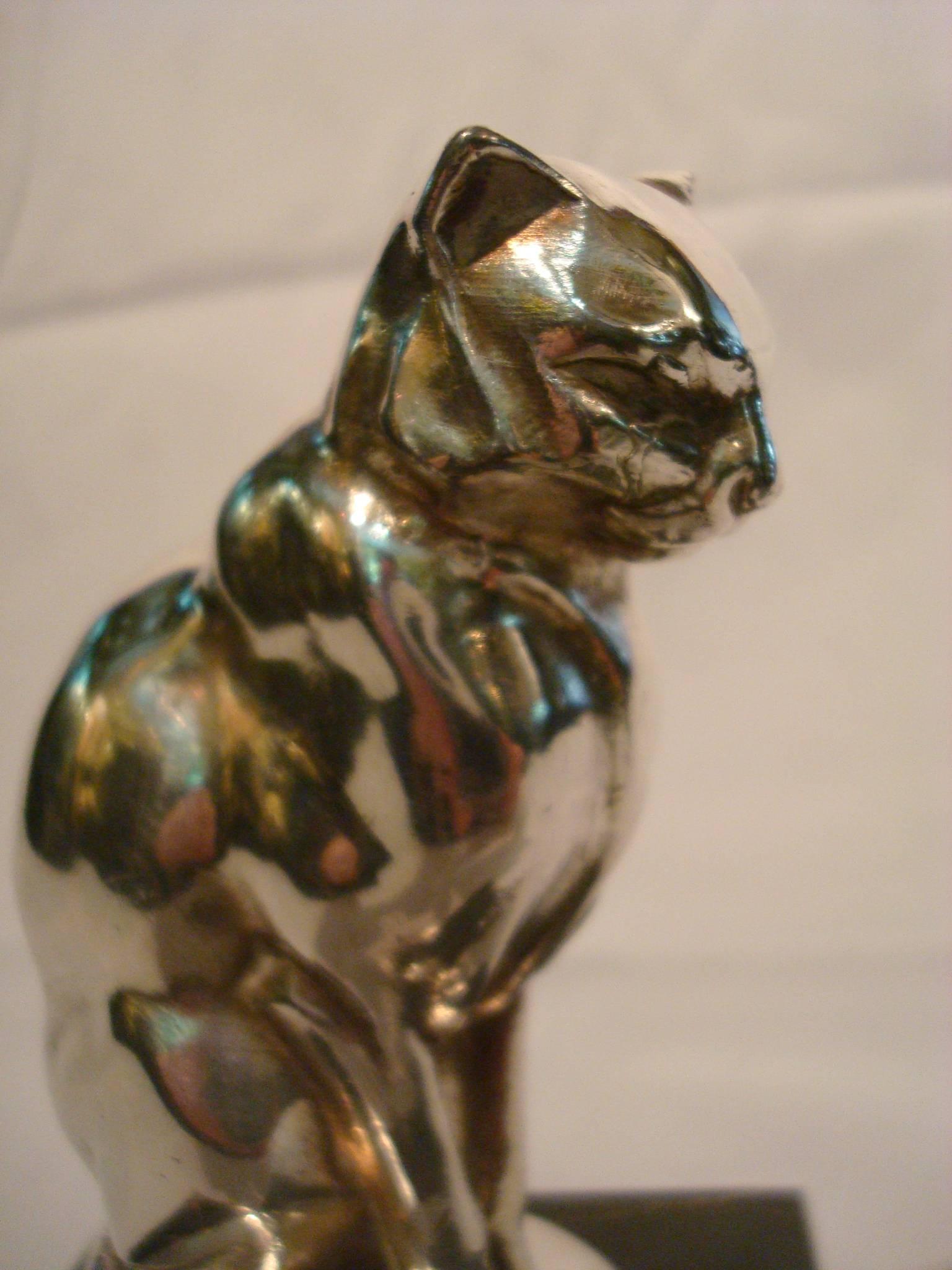 Art Deco silver plated figure of a sitting cat mounted over a Italian portoro marble base. Paperweight or car mascot.