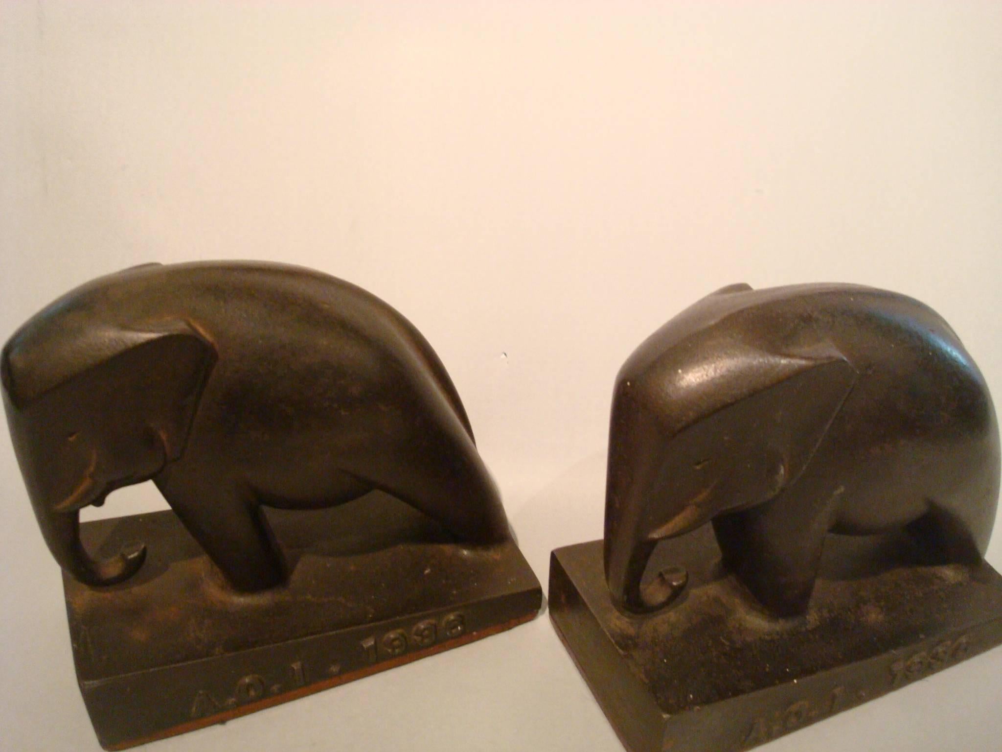20th Century Art Deco Iron Elephant Bookends, Italy, 1936 In Good Condition In Buenos Aires, Olivos