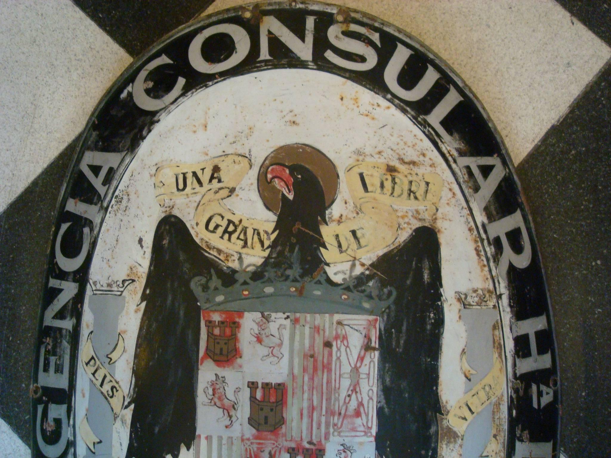 Spanish Consulate Embassy Sign with Royal Eagle, 1910-1930 In Fair Condition In Buenos Aires, Olivos