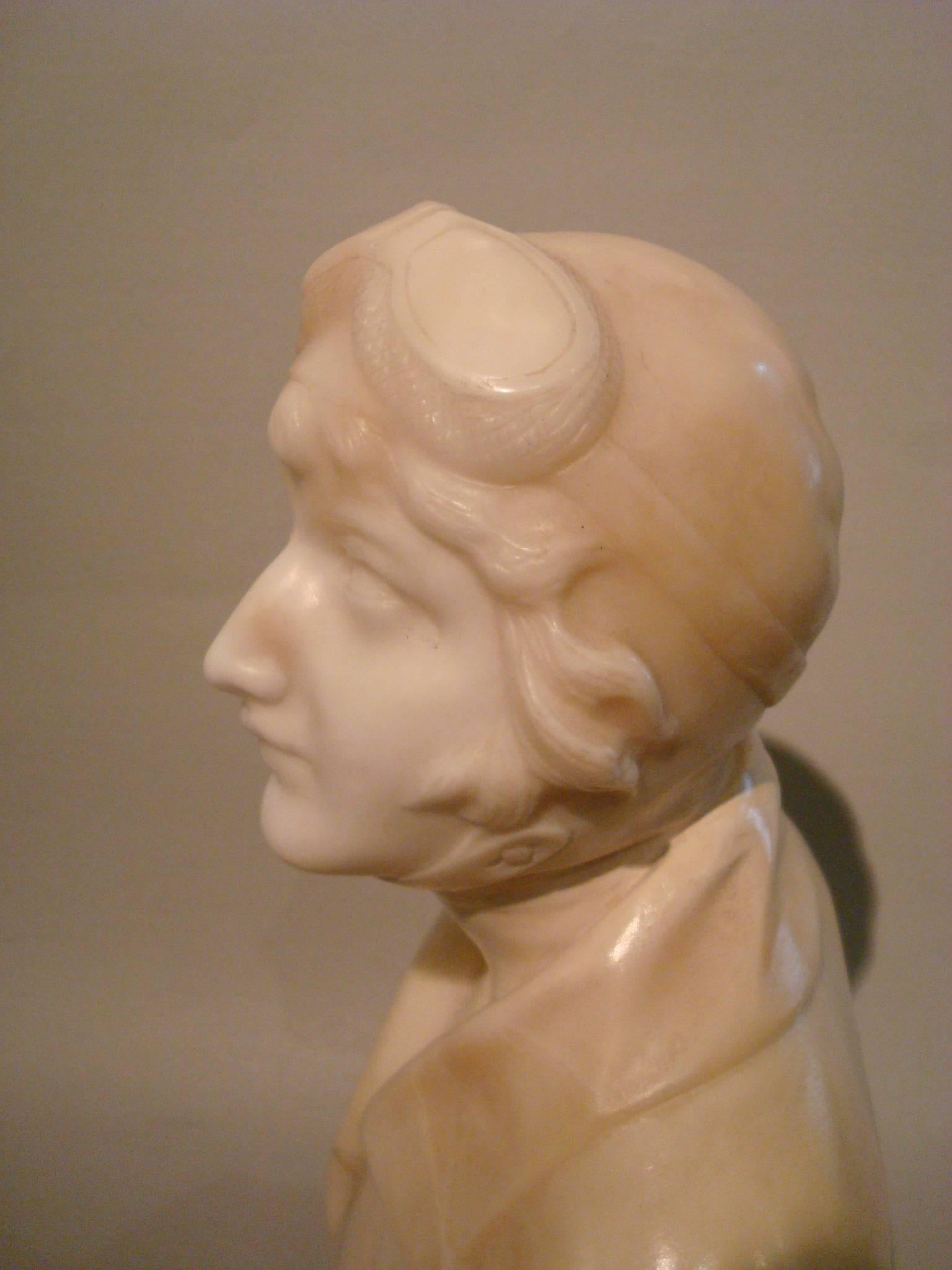 Alabaster Sculpture of Female Pilot Amelia Earhart 1920s Aviation Memorabilia In Good Condition In Buenos Aires, Olivos